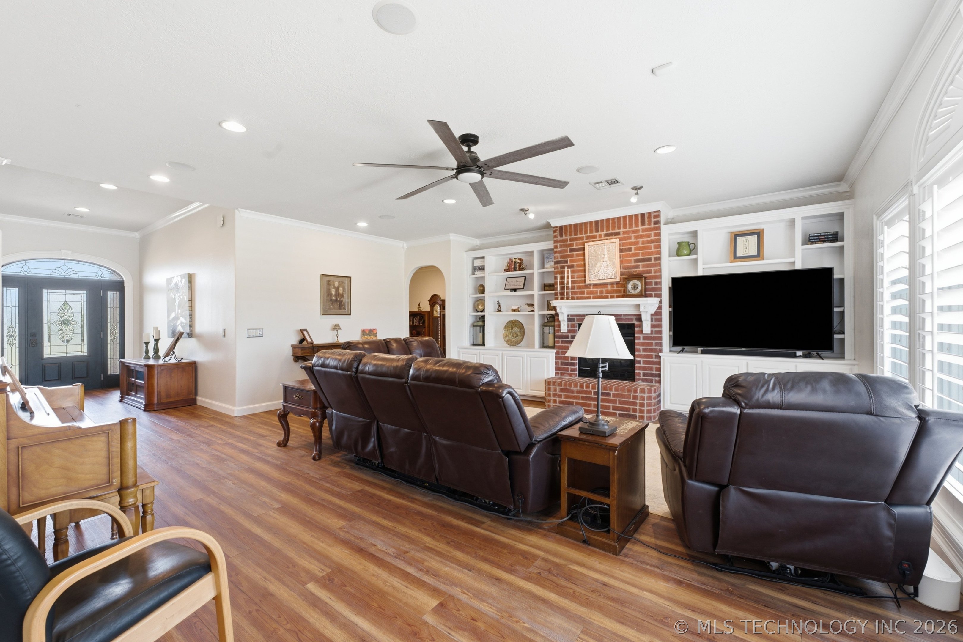 3315 E Ridgewood Drive Property Photo 11