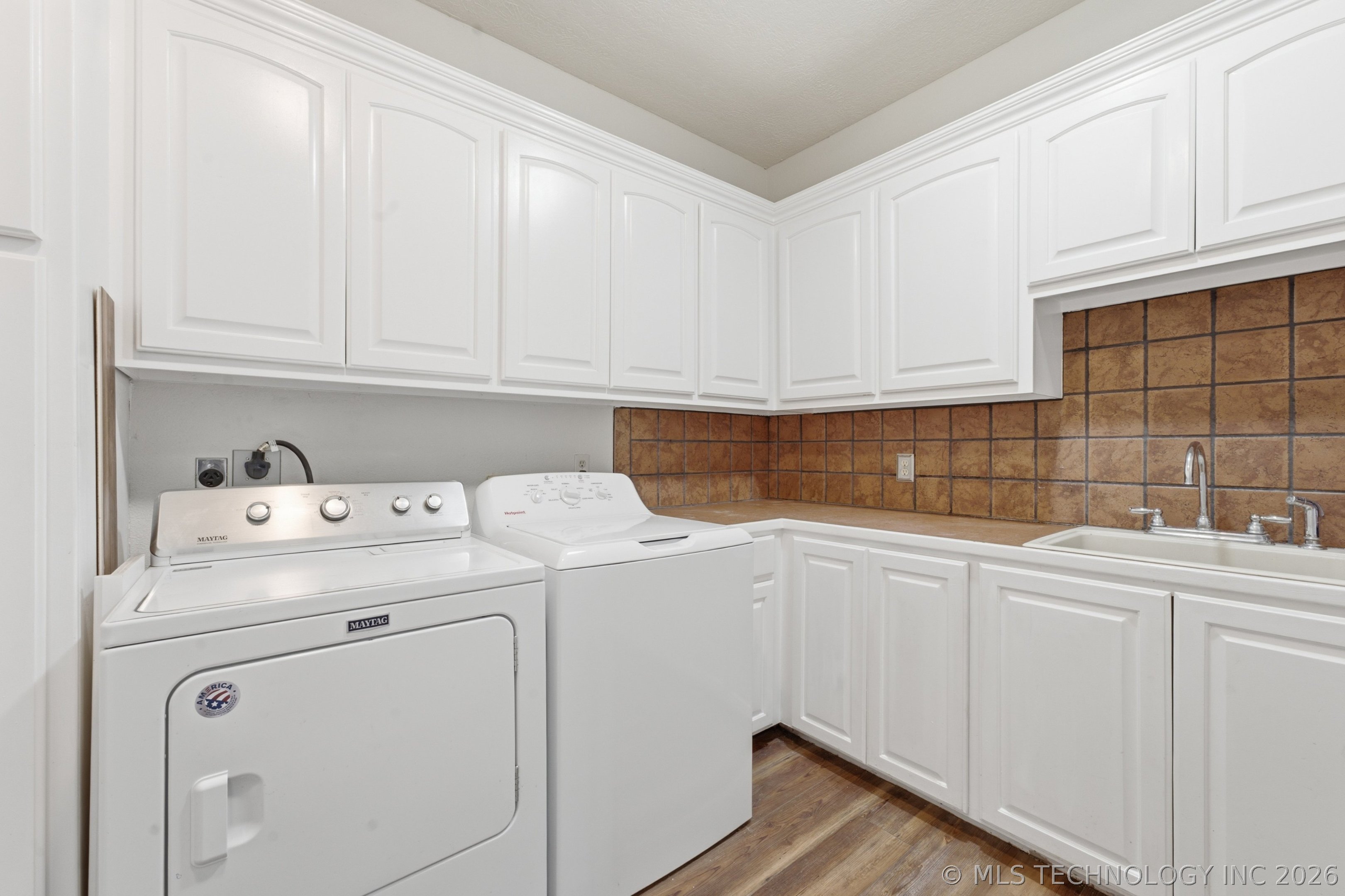 3315 E Ridgewood Drive Property Photo 28