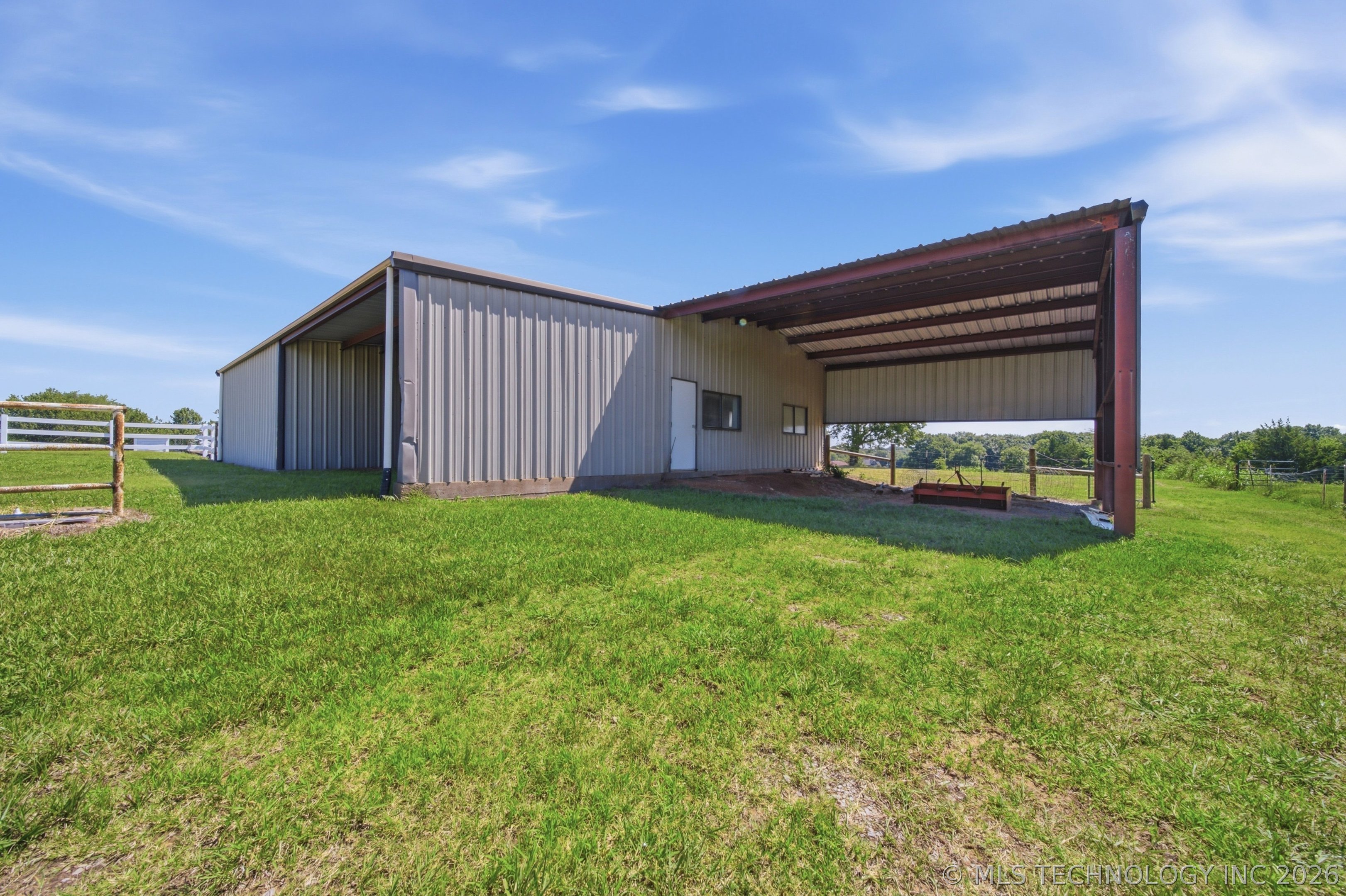 3315 E Ridgewood Drive Property Photo 46