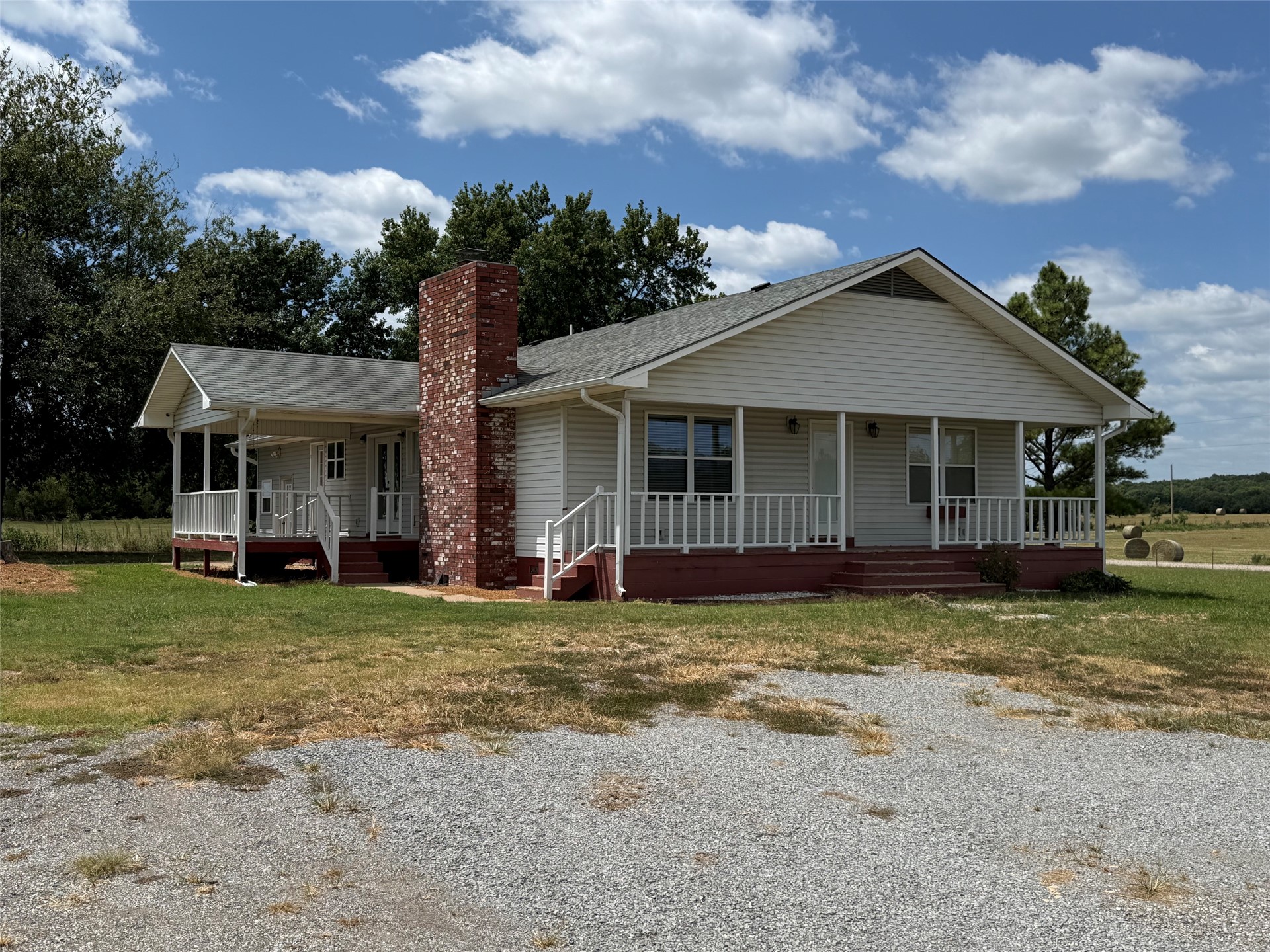 438505 E 370 Road Property Photo 1
