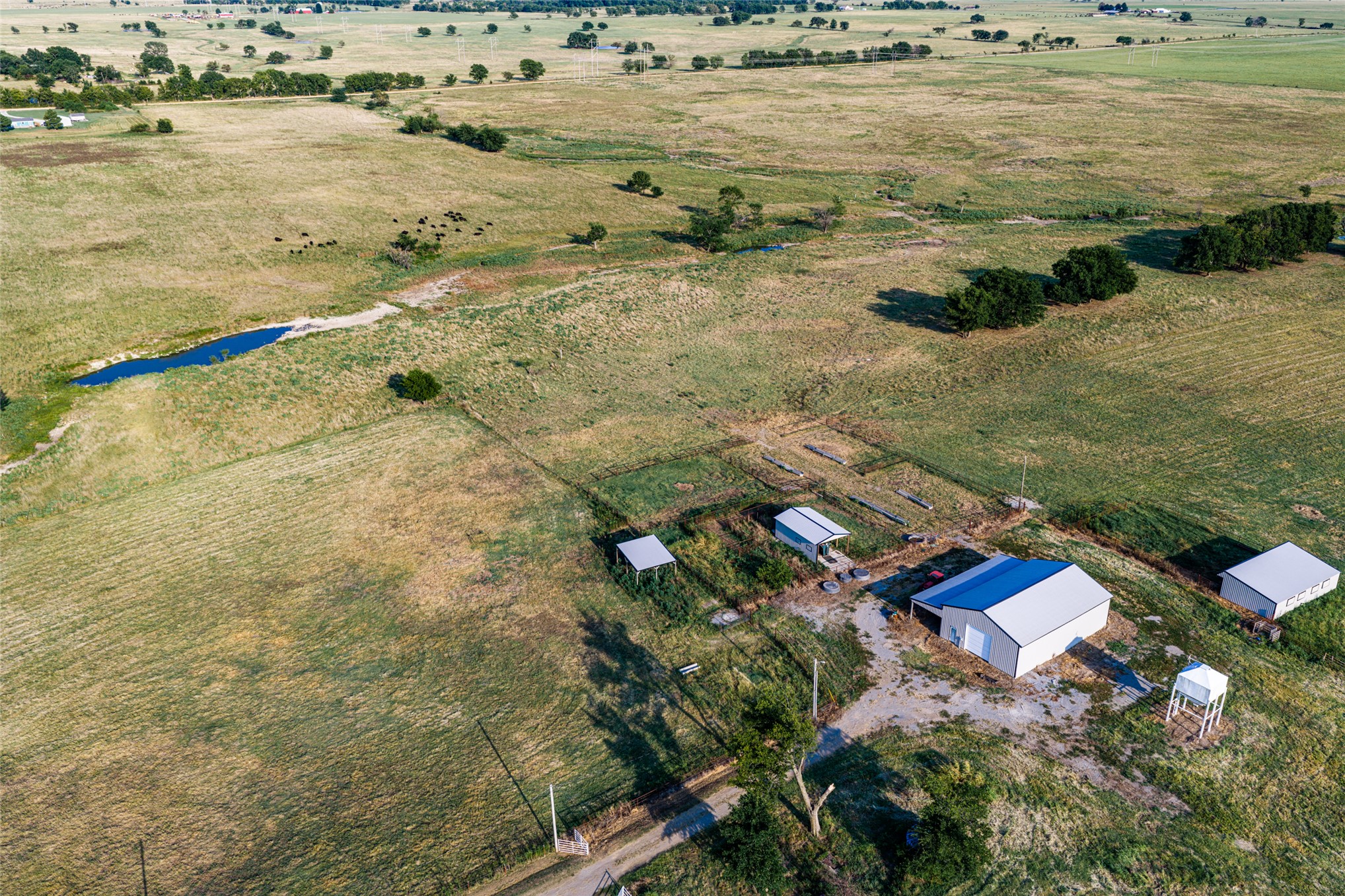438505 E 370 Road Property Photo 17