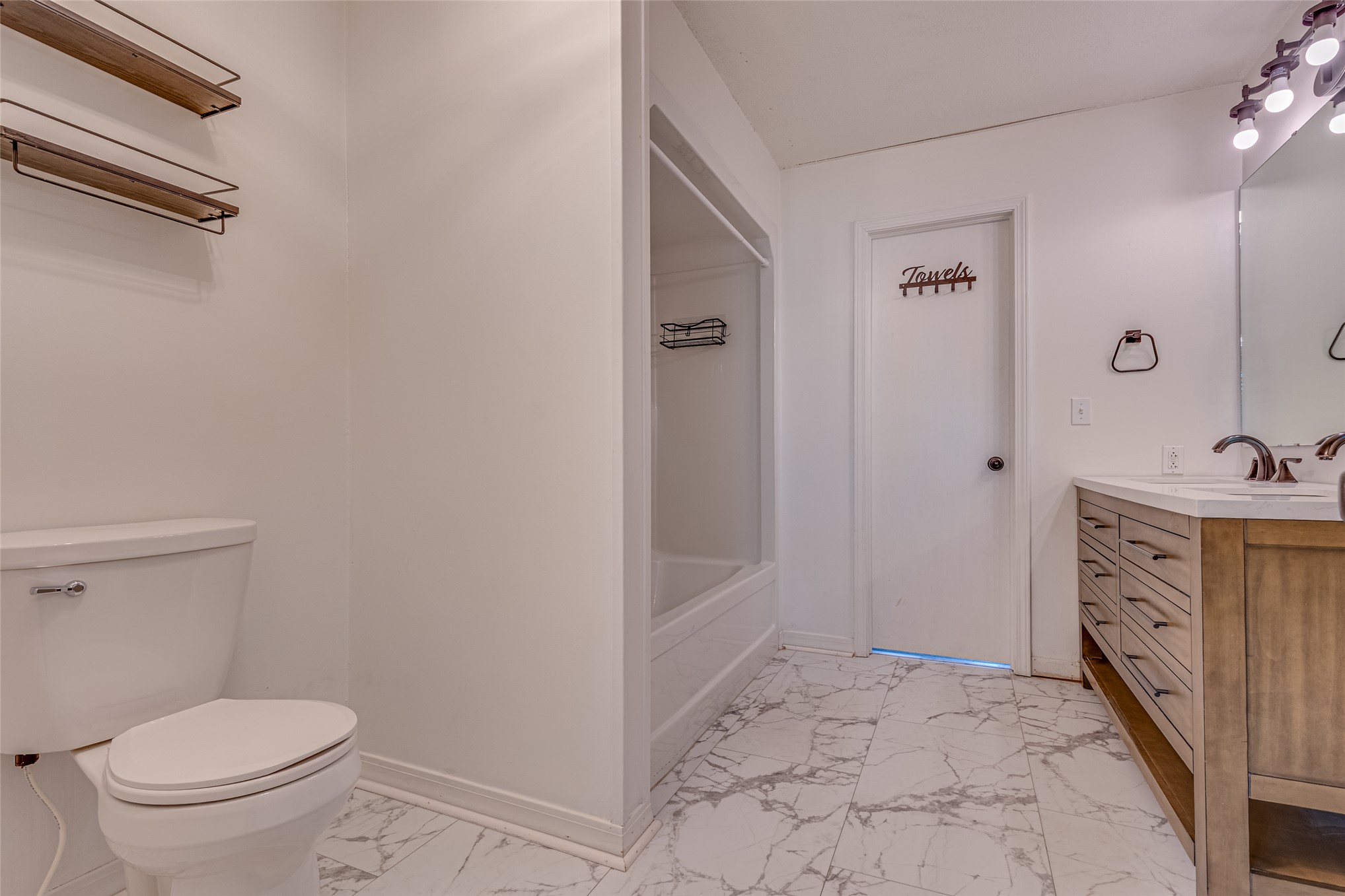 438505 E 370 Road Property Photo 59