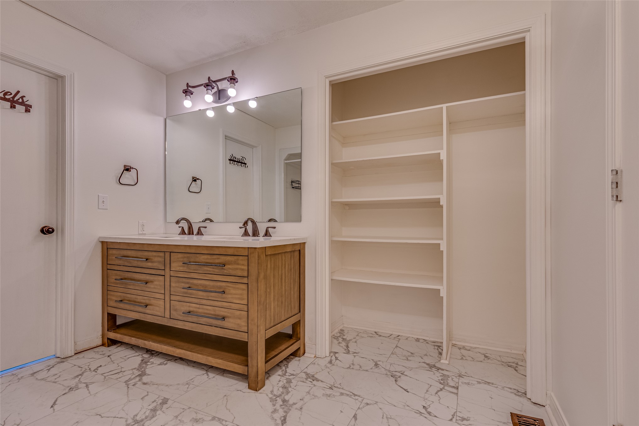 438505 E 370 Road Property Photo 61