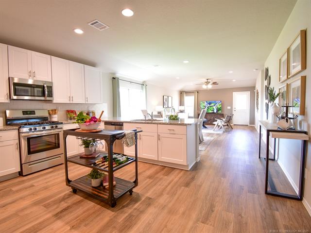 15721 Mustang Avenue Property Photo 3
