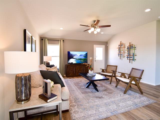 15721 Mustang Avenue Property Photo 6