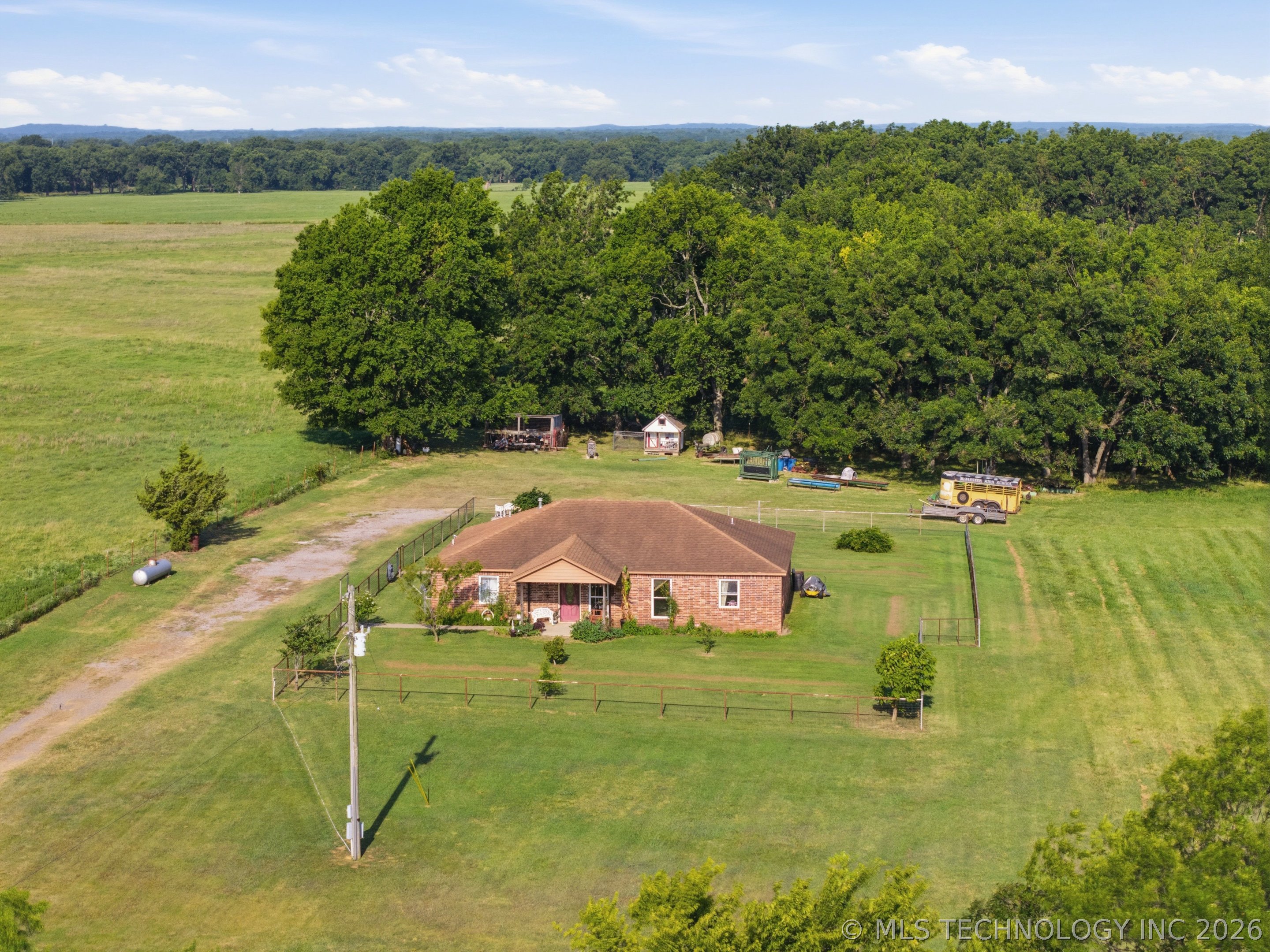 68741 S 225 Road Property Photo 3
