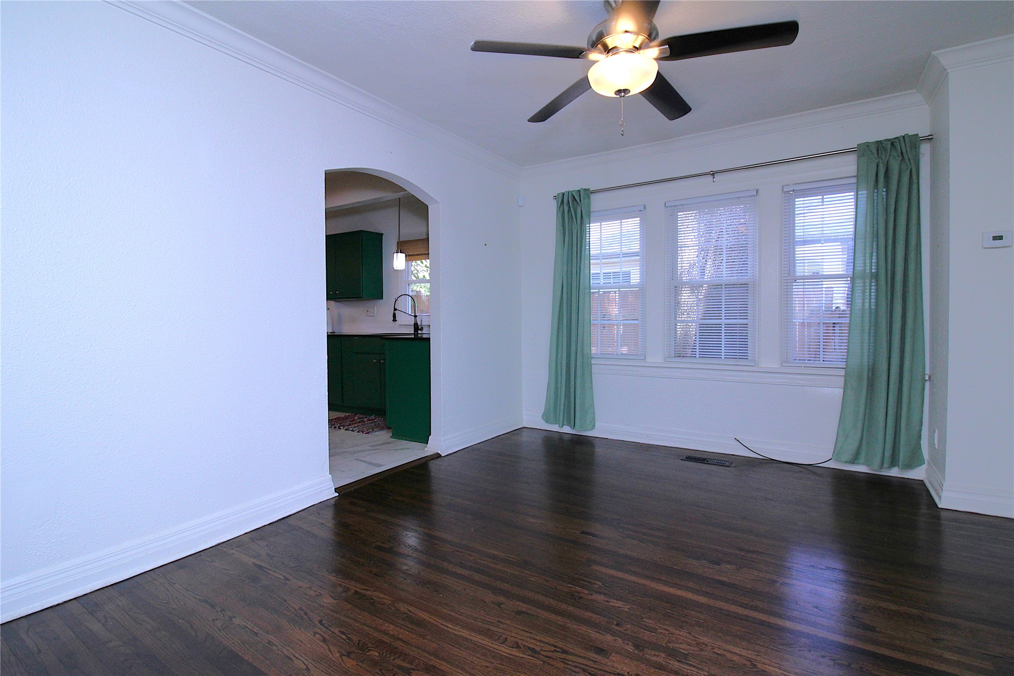 116 S Knoxville Avenue Property Photo 4