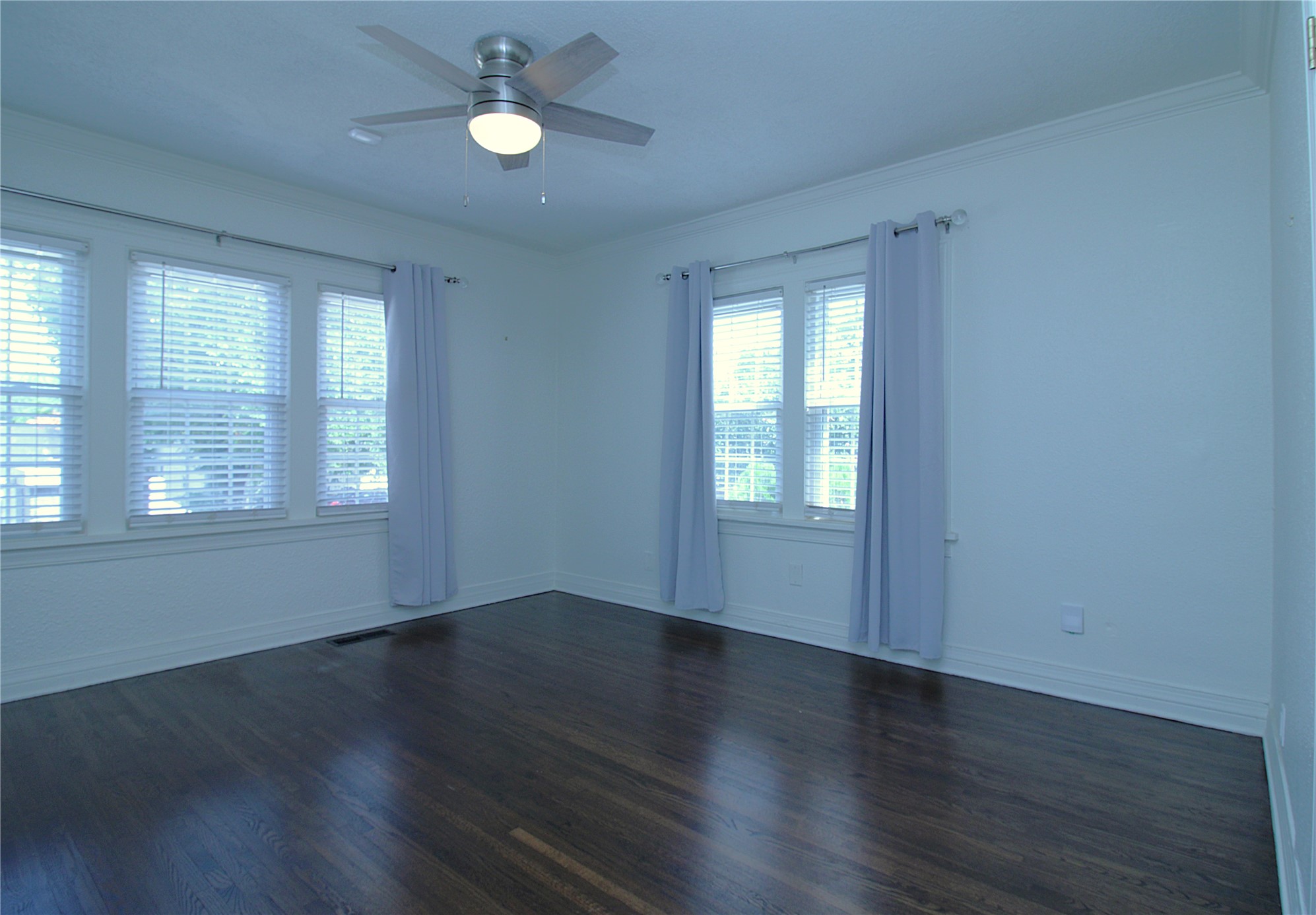 116 S Knoxville Avenue Property Photo 6