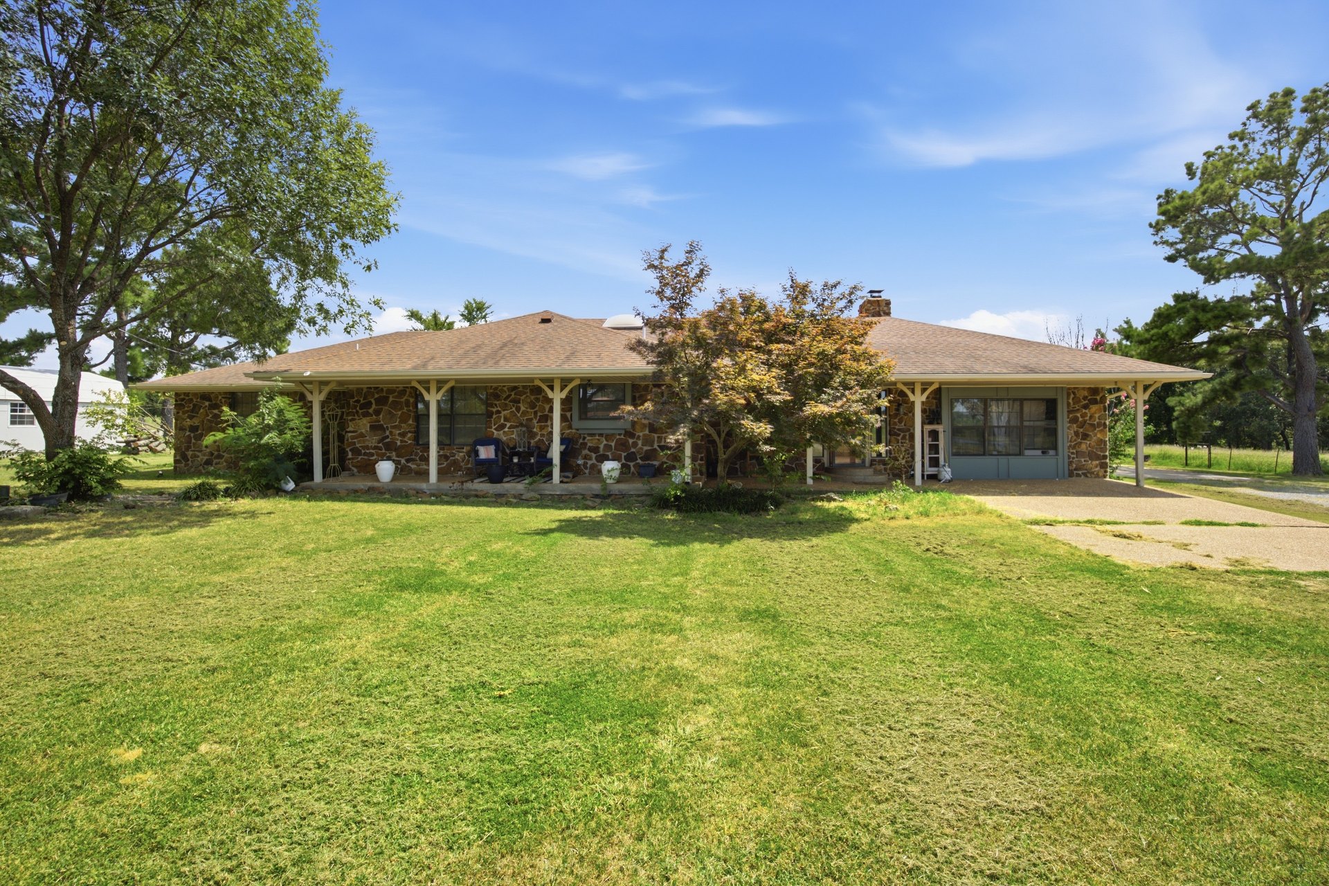 2225 W Chambers Road Property Photo 1