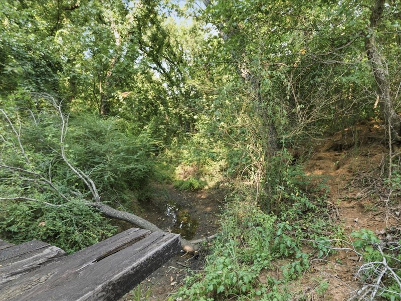 225 Road Property Photo 10