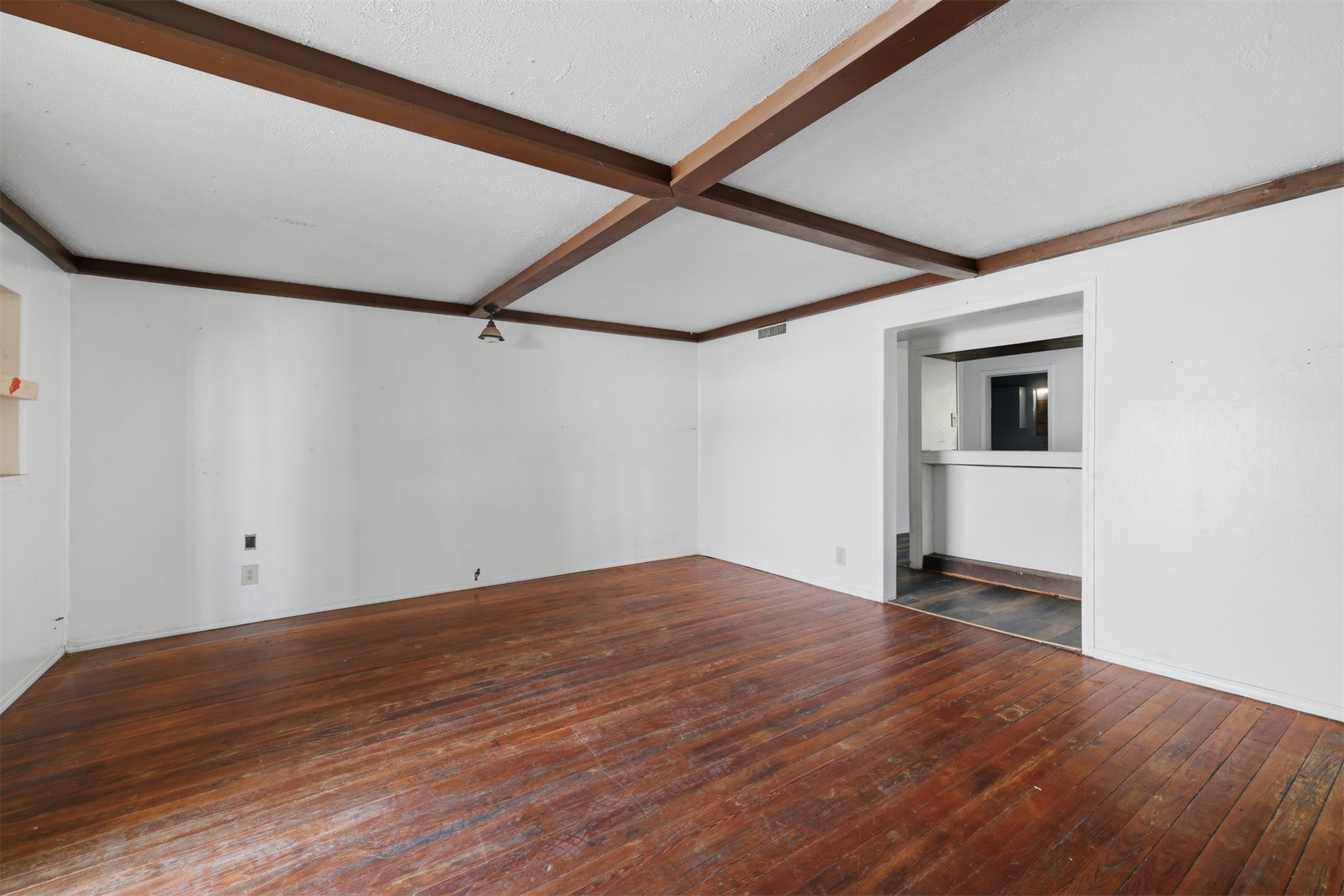 1608 6th Property Photo 3