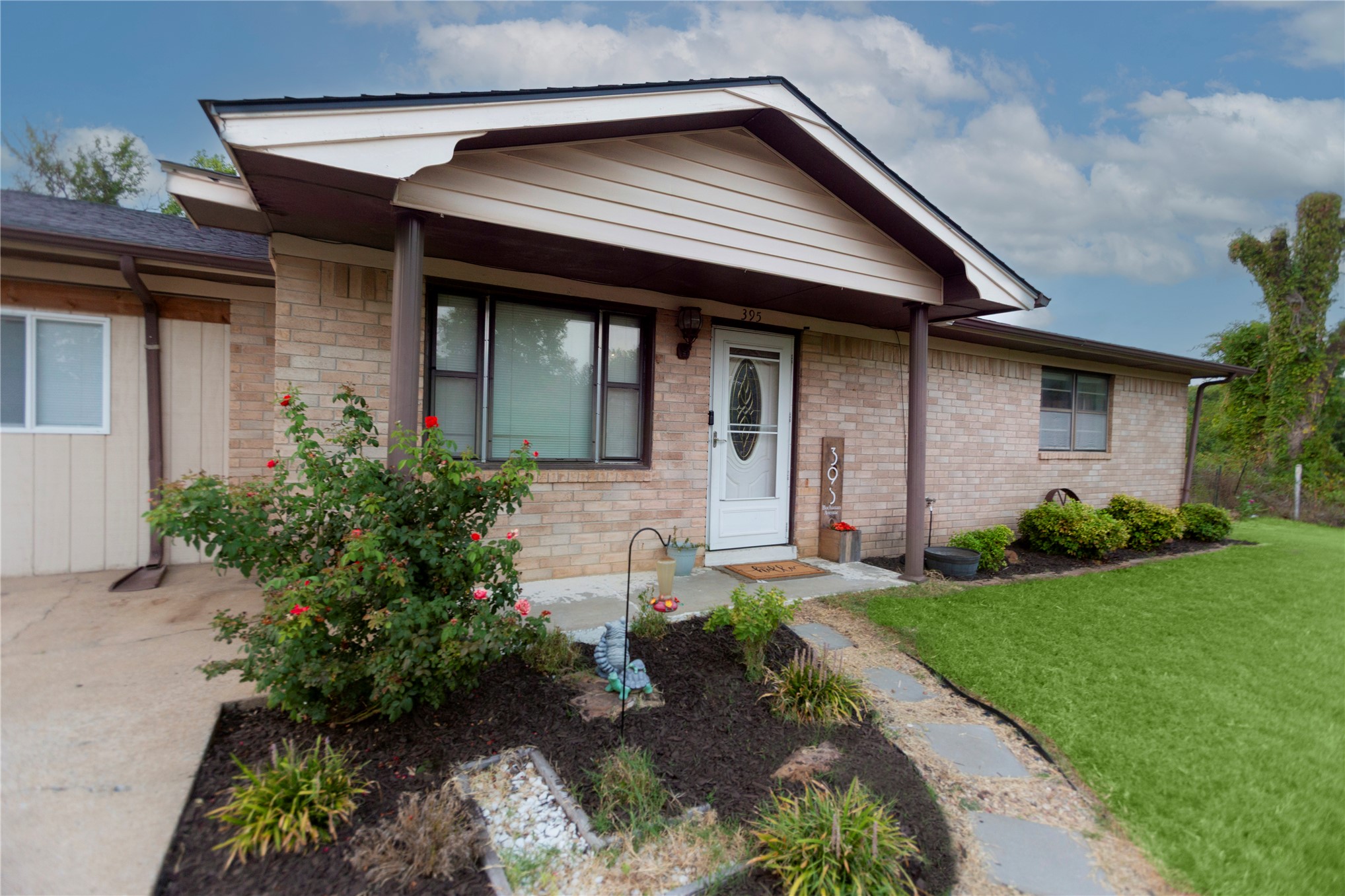 395 Buchanan Avenue Property Photo 4