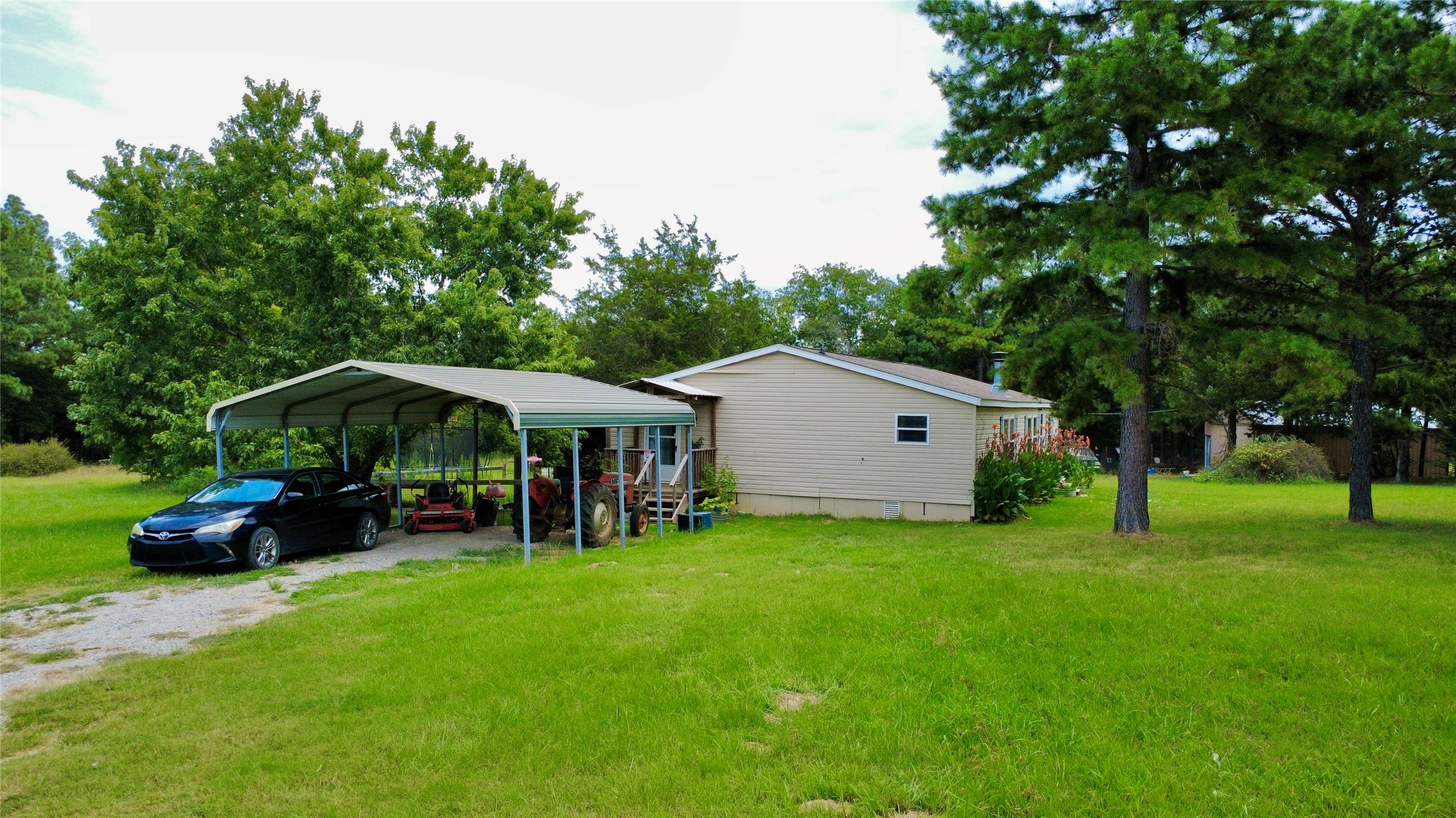 8492 Hickory Lane Property Photo 4