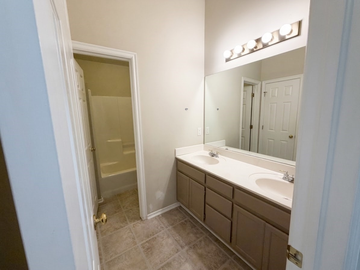 1217 W Granger Street Property Photo 28