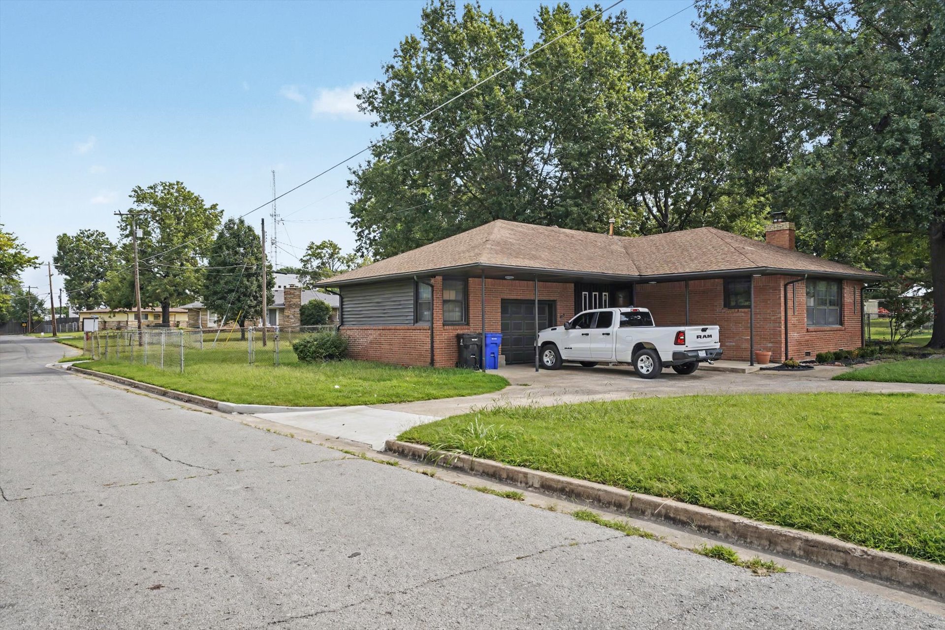 602 E Elgin Place Property Photo 4
