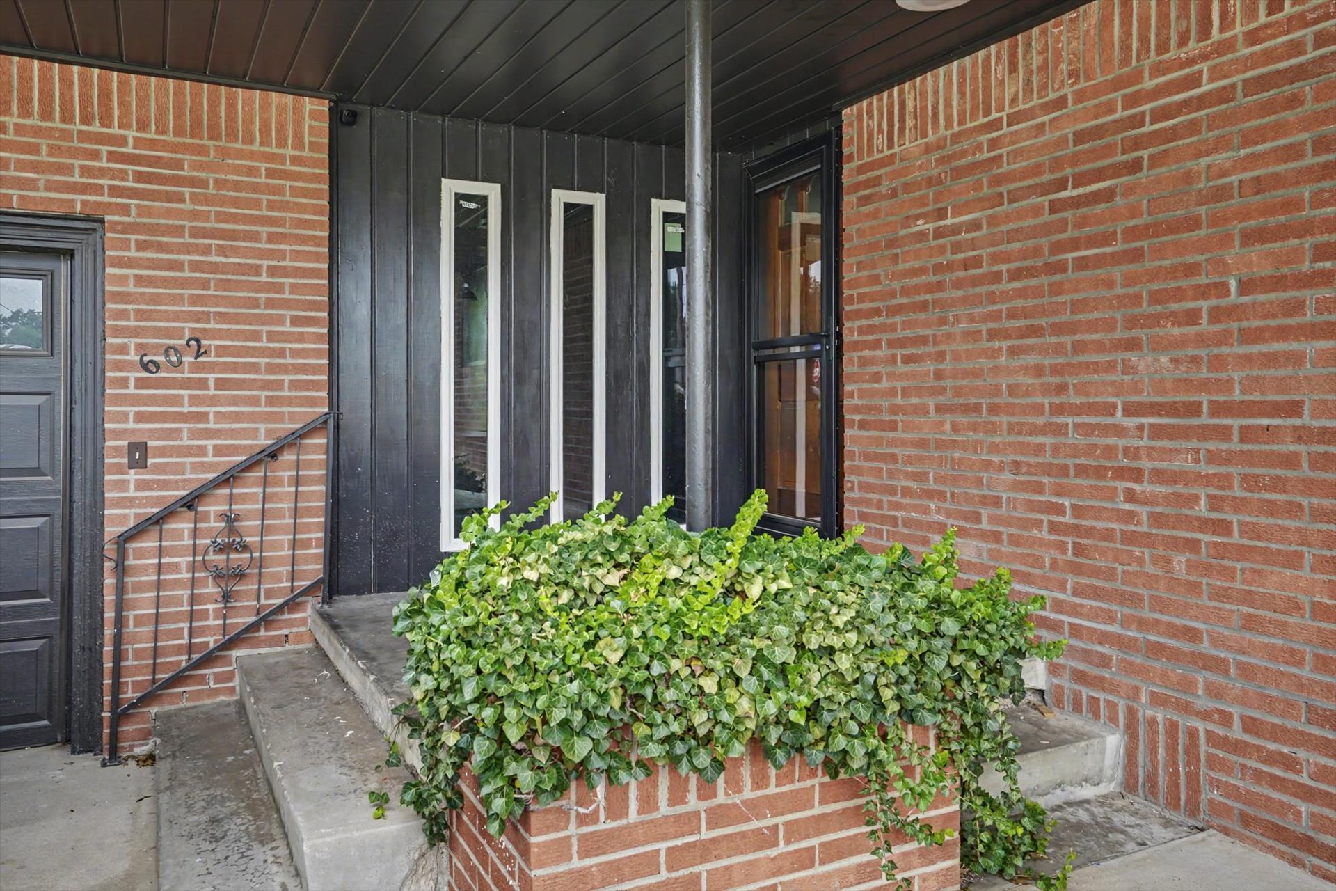 602 E Elgin Place Property Photo 5