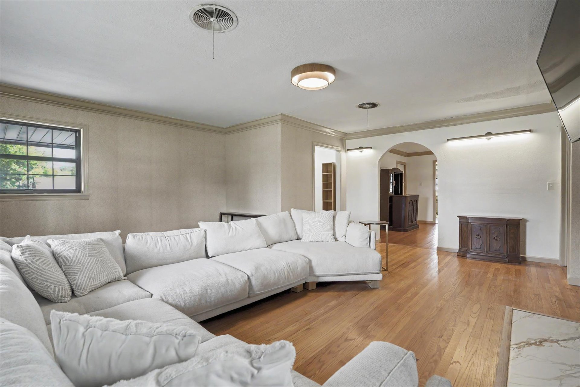 602 E Elgin Place Property Photo 9
