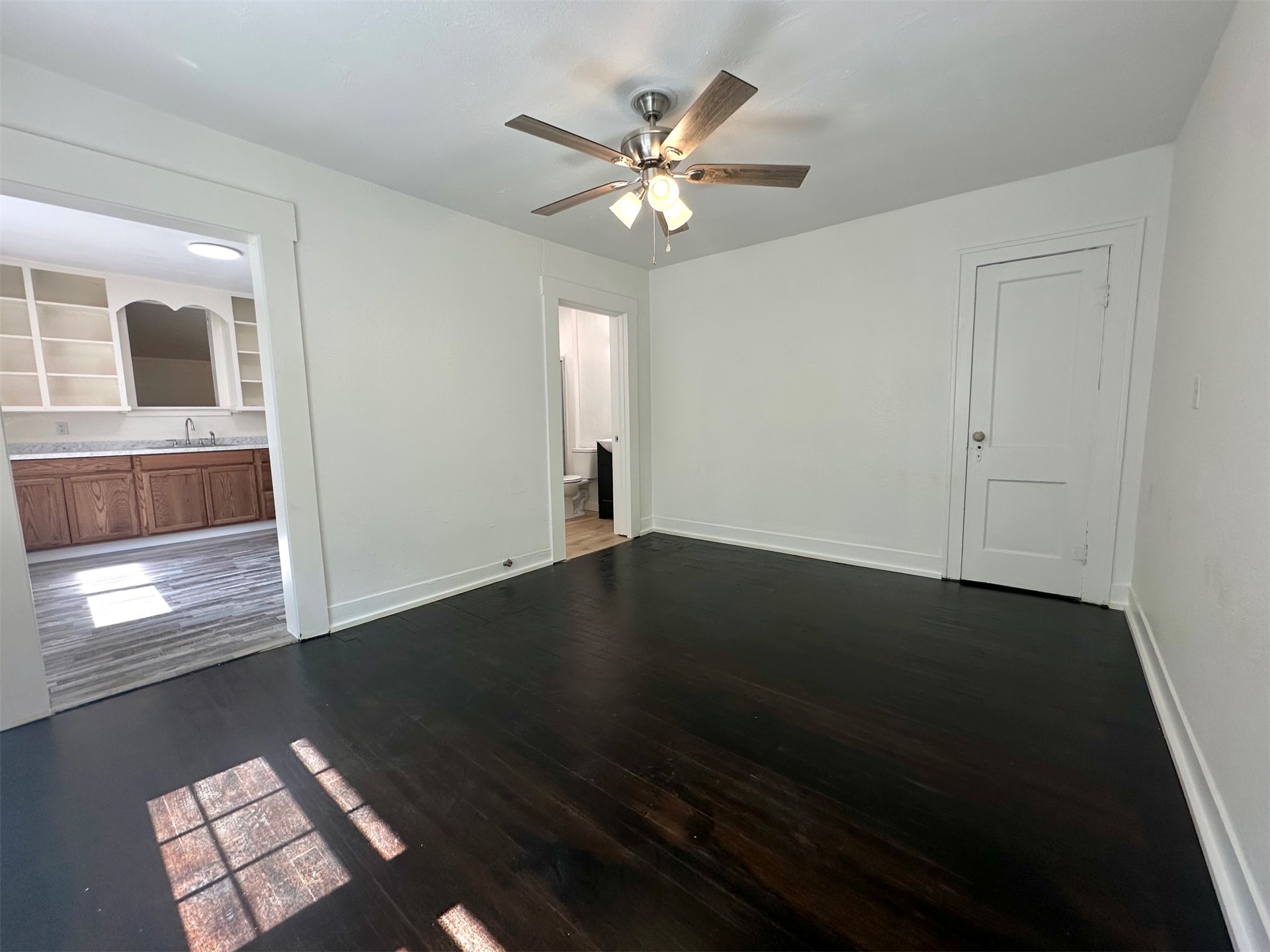 440 W Adams Avenue Property Photo 7
