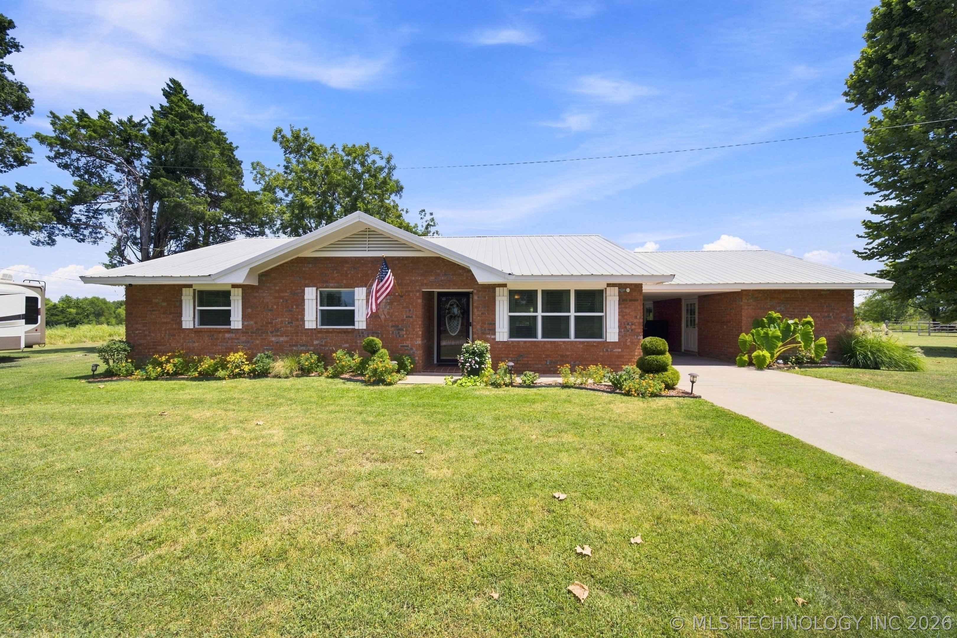200 W Cuneo Place Property Photo 1