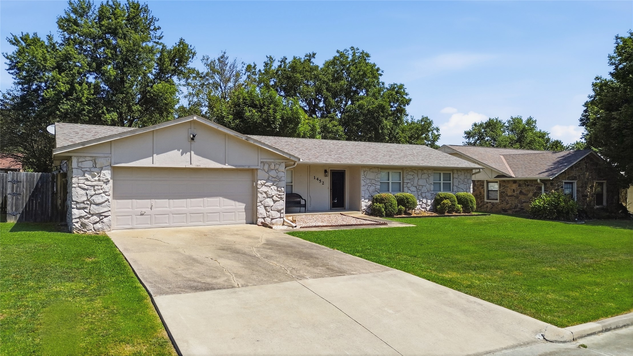1452 Paradise Lane Property Photo 3