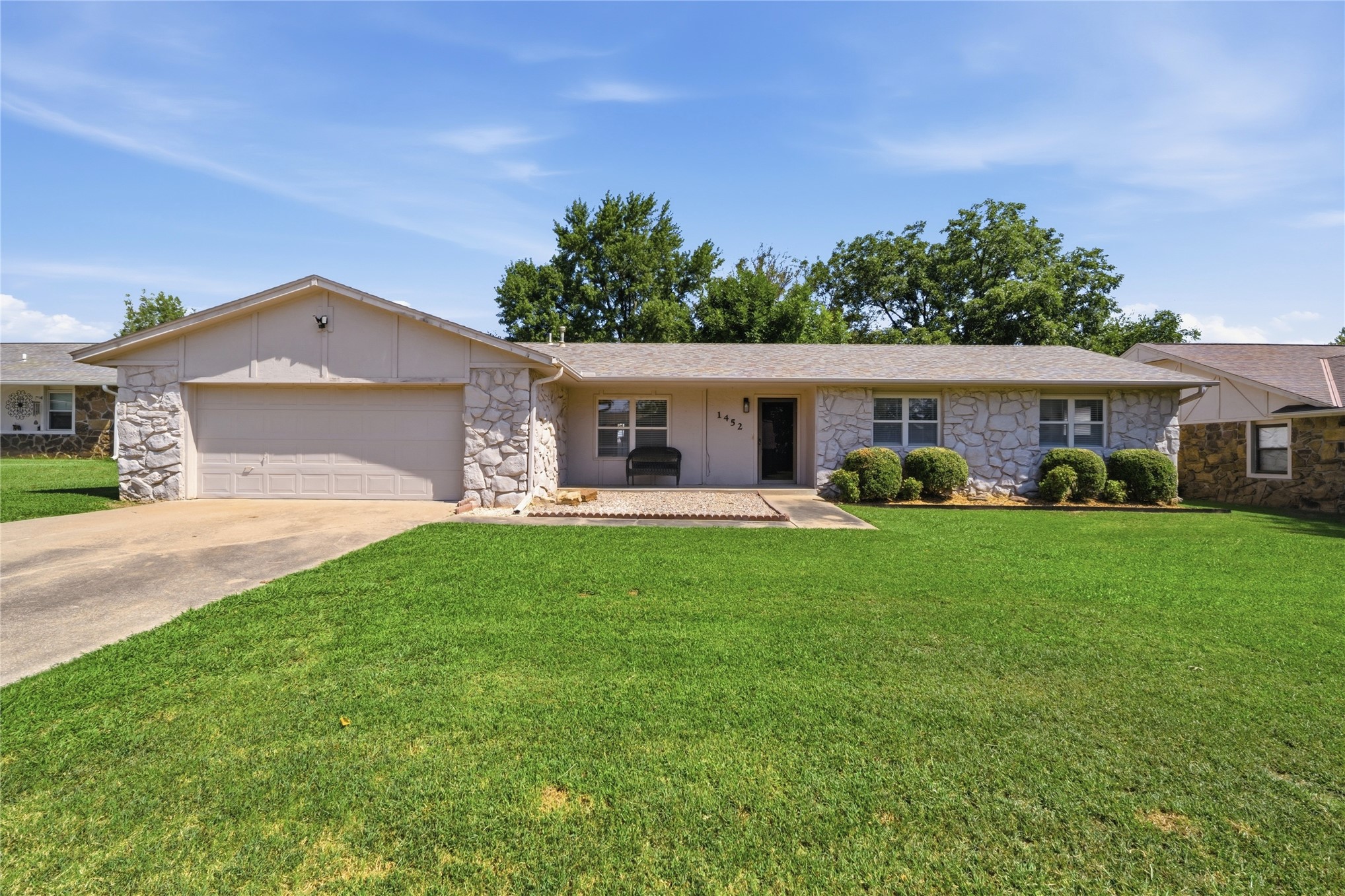 1452 Paradise Lane Property Photo 4