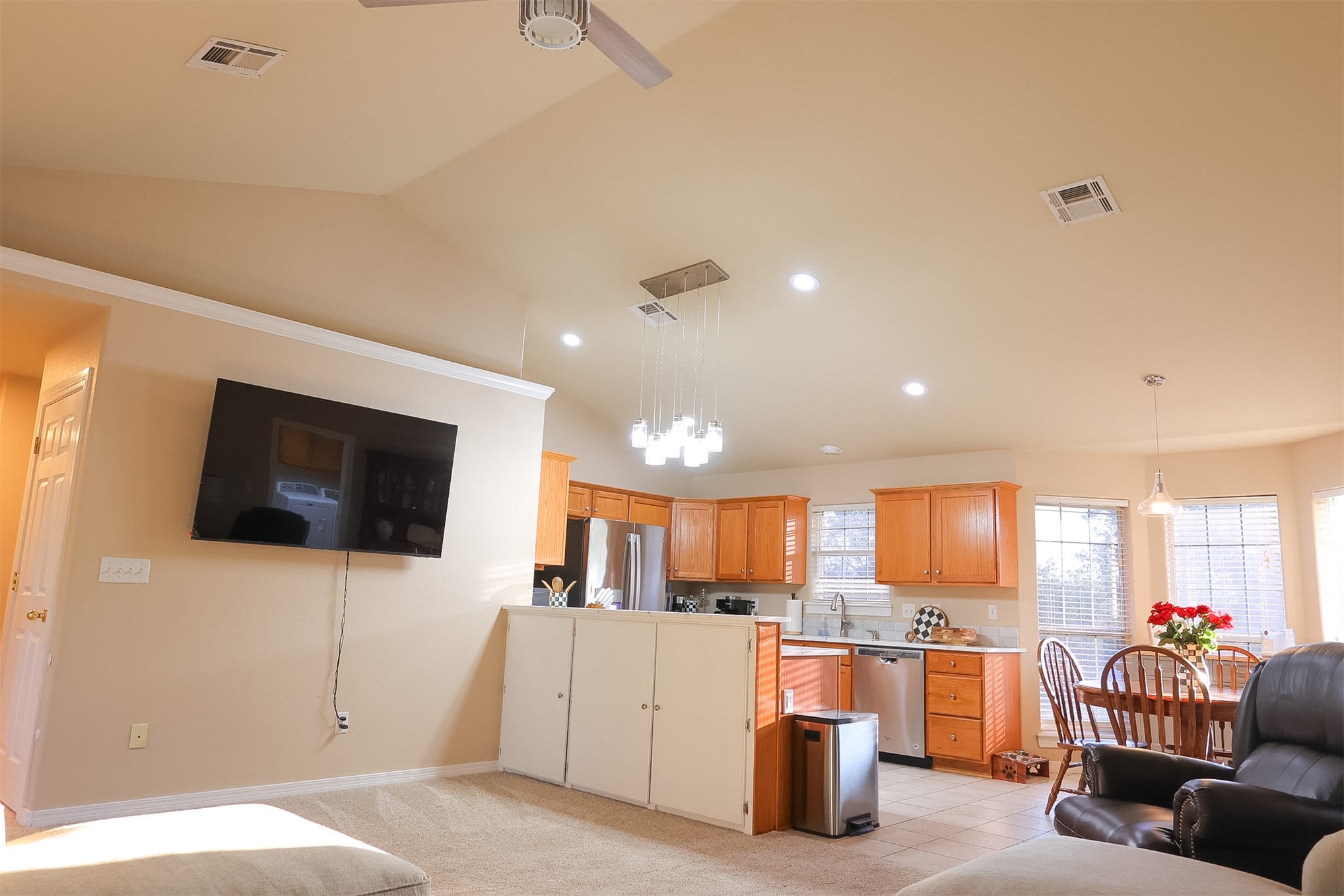 563 Abshire Circle Property Photo 6