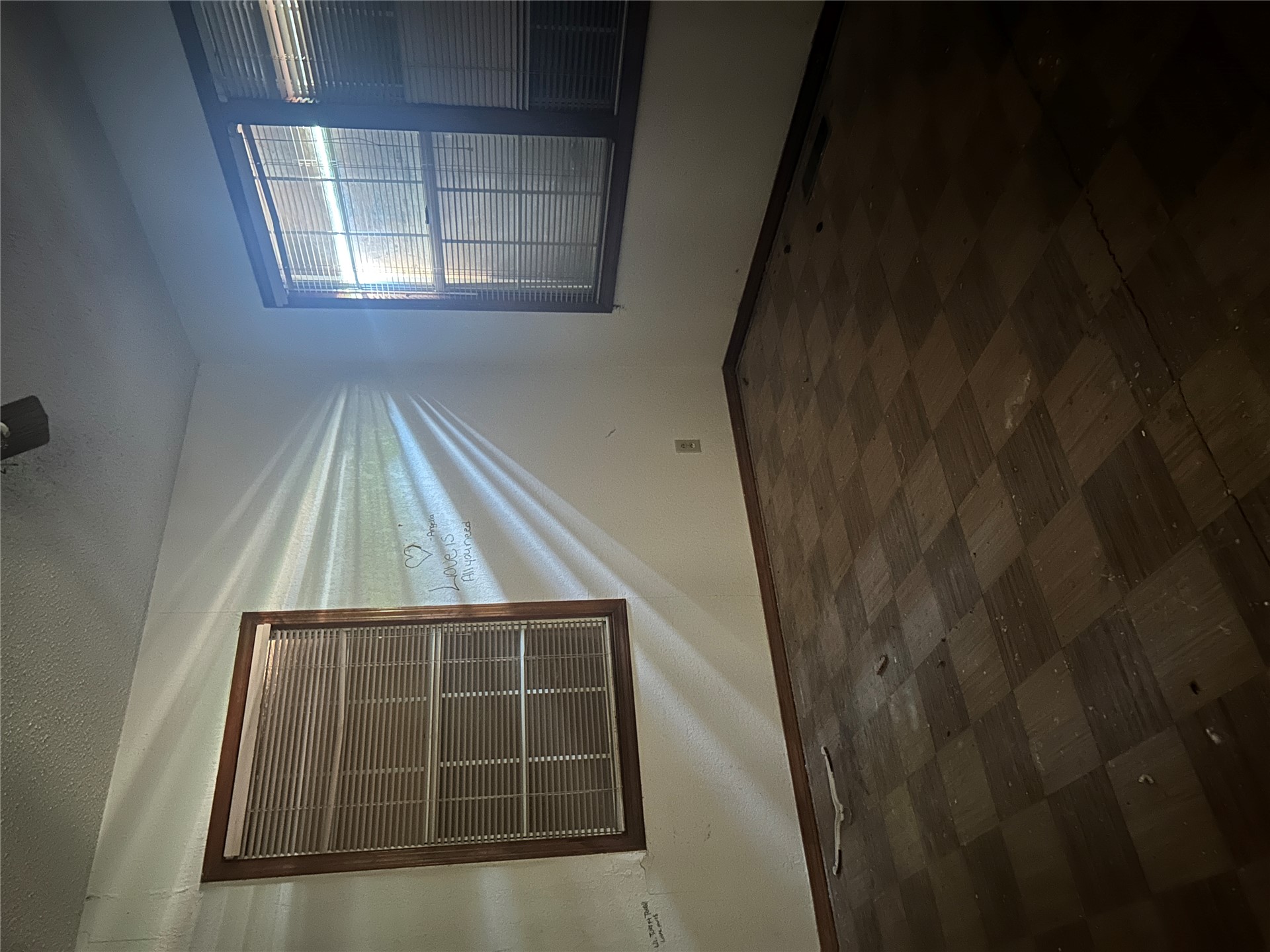 1335 N Rosedale Avenue Property Photo 8