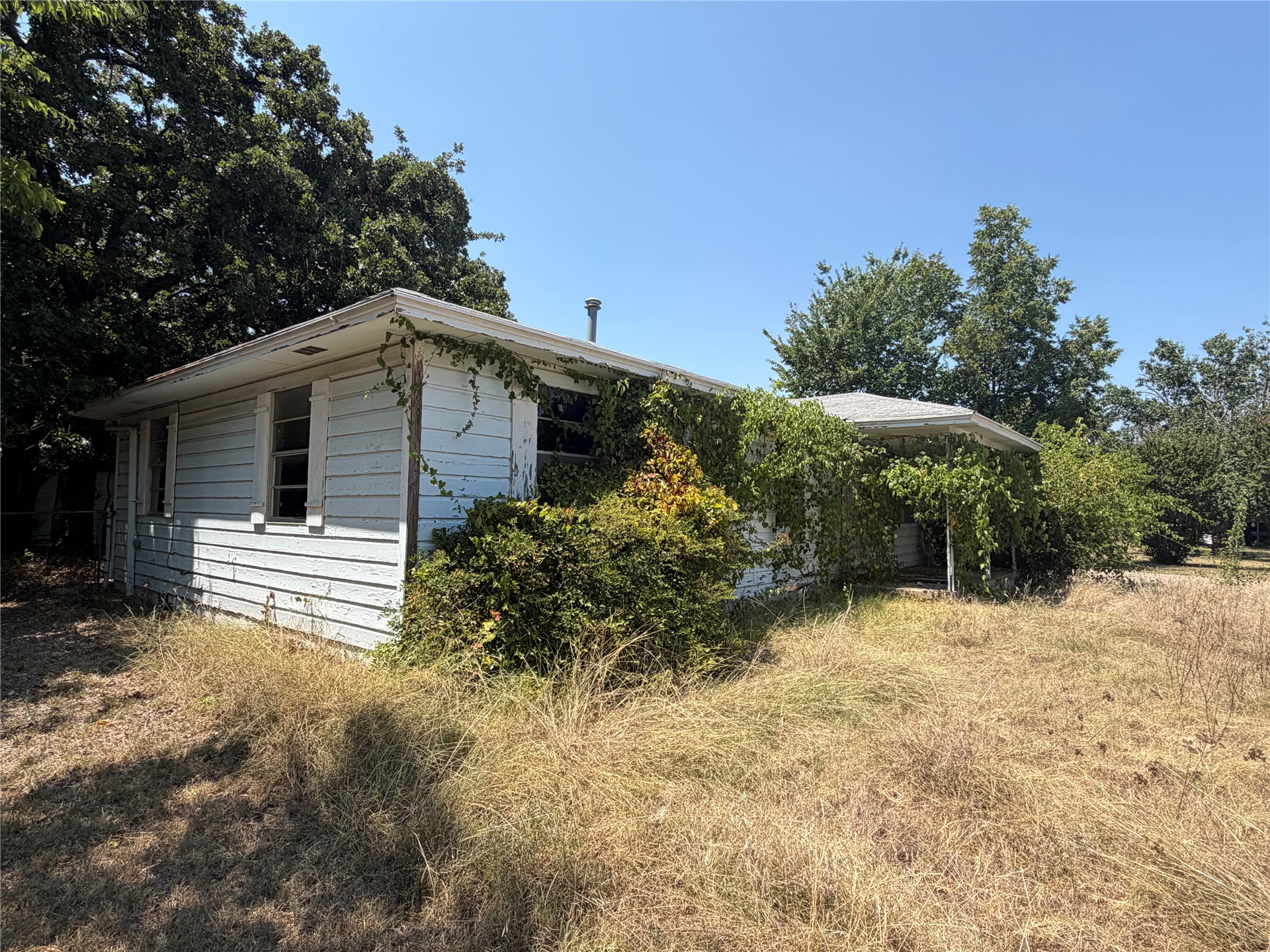 201 Mockingbird Lane Property Photo 1