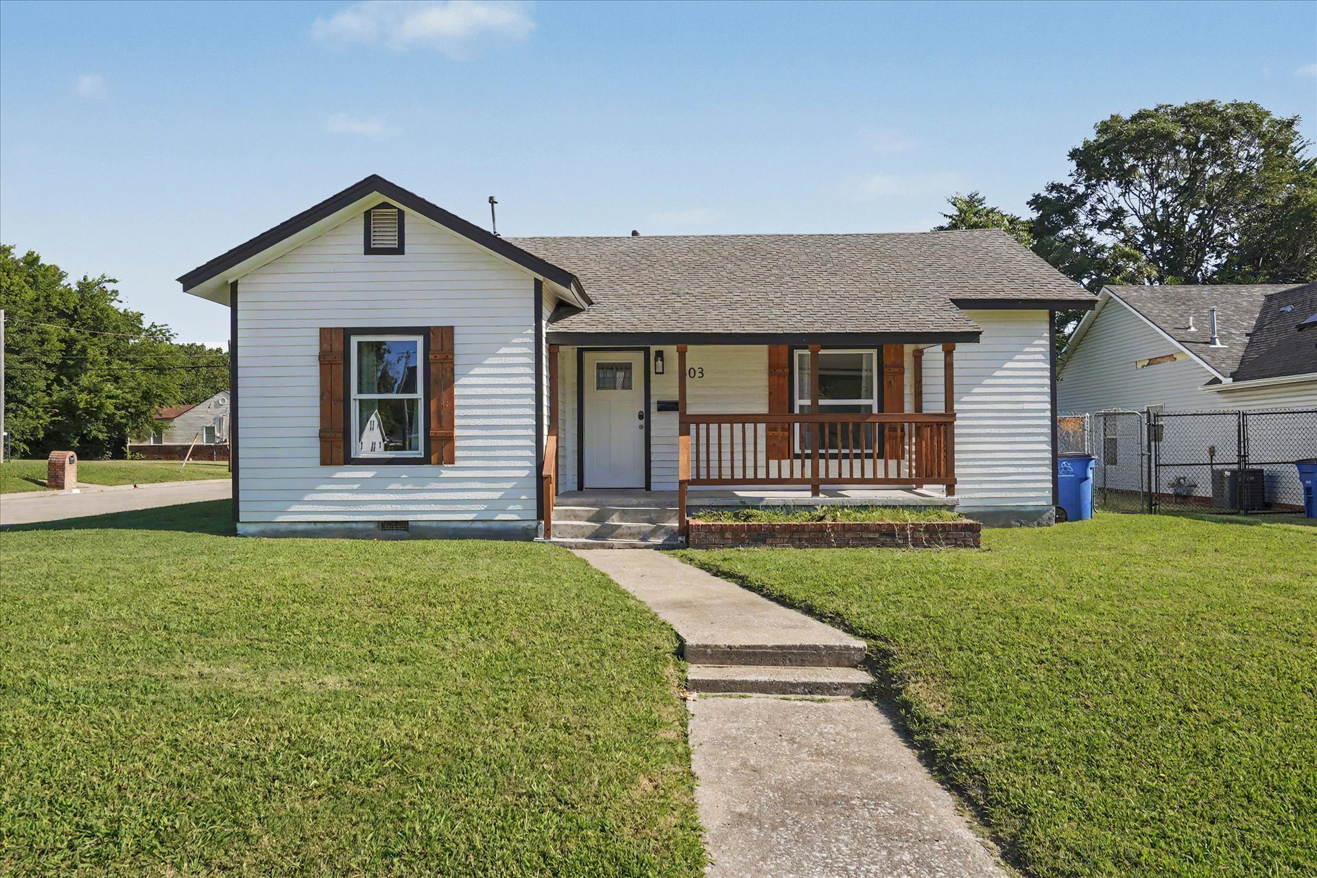 503 E Marshall Place E Property Photo 1