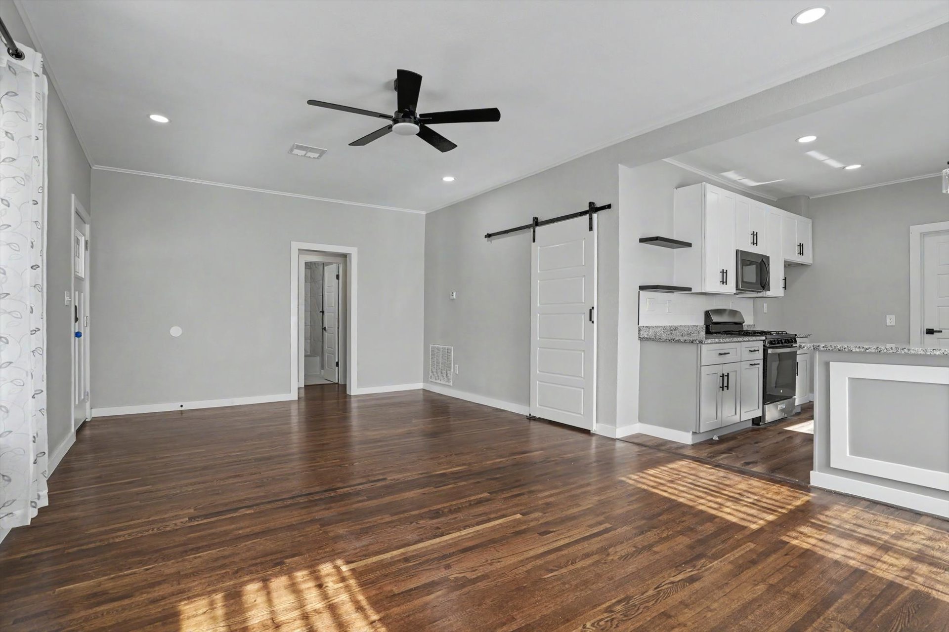 503 E Marshall Place E Property Photo 7