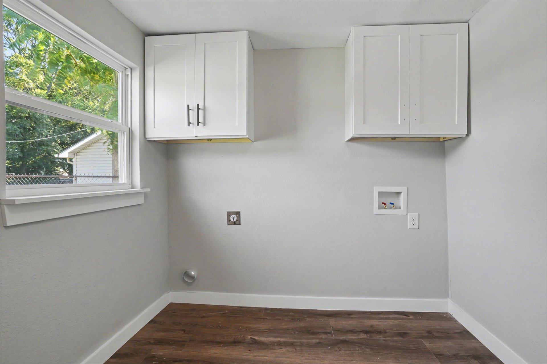 503 E Marshall Place E Property Photo 23