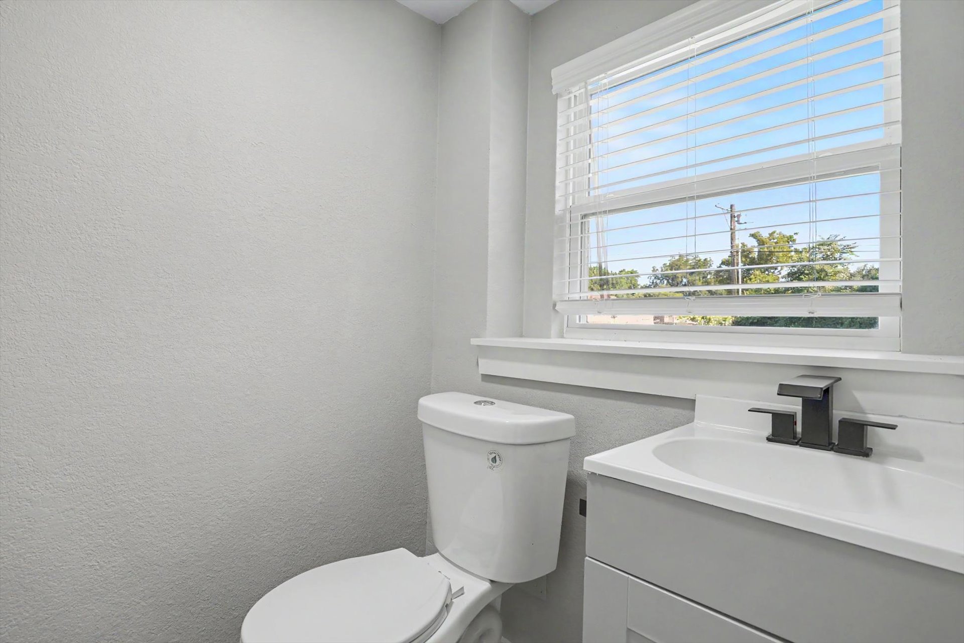 503 E Marshall Place E Property Photo 24