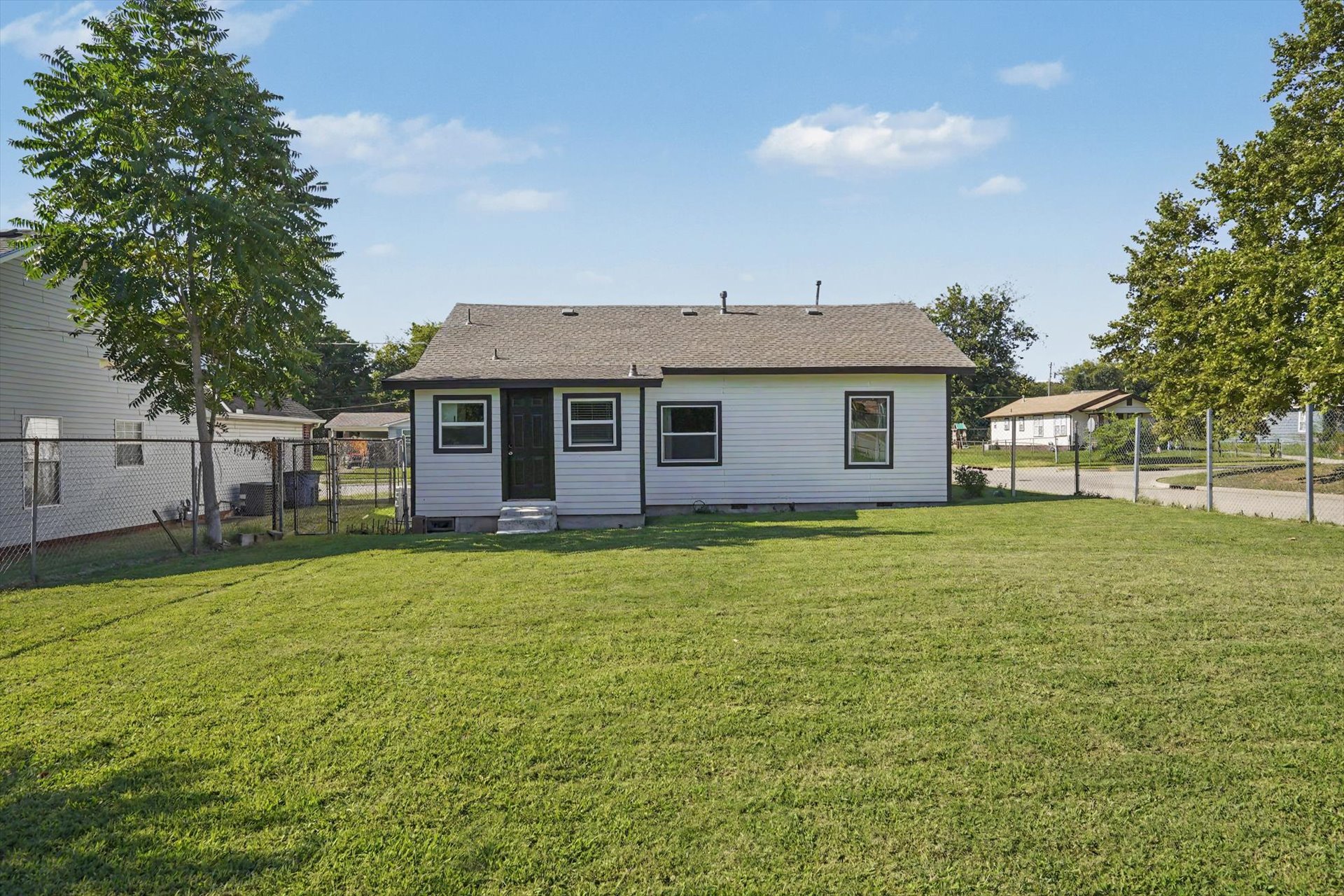 503 E Marshall Place E Property Photo 26