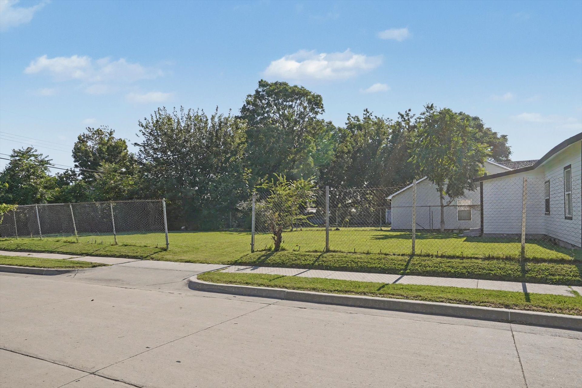 503 E Marshall Place E Property Photo 27
