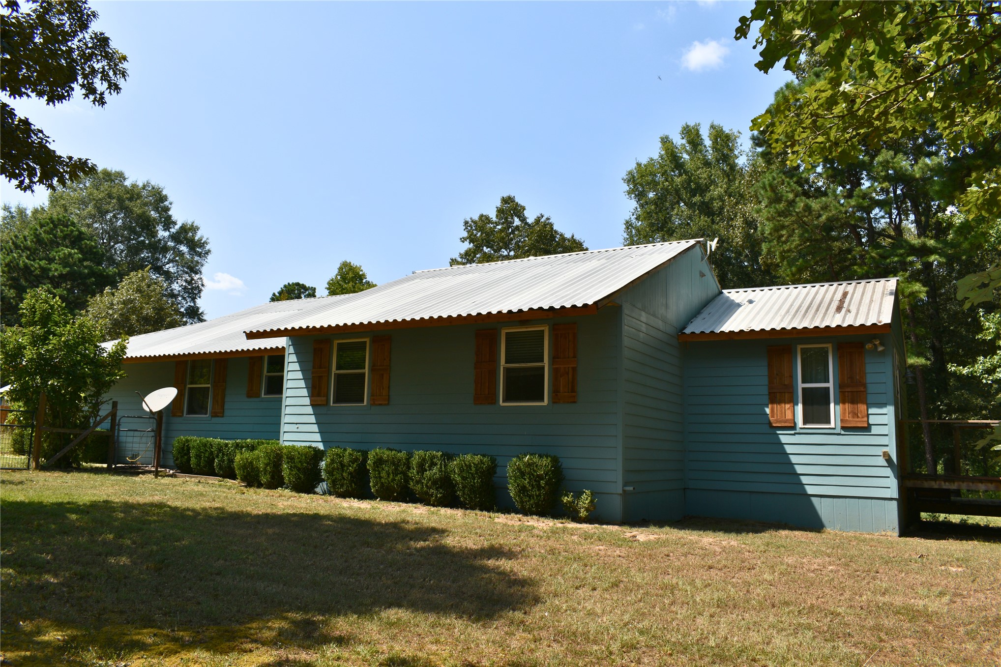 423118 E 1944 Lane Property Photo 3