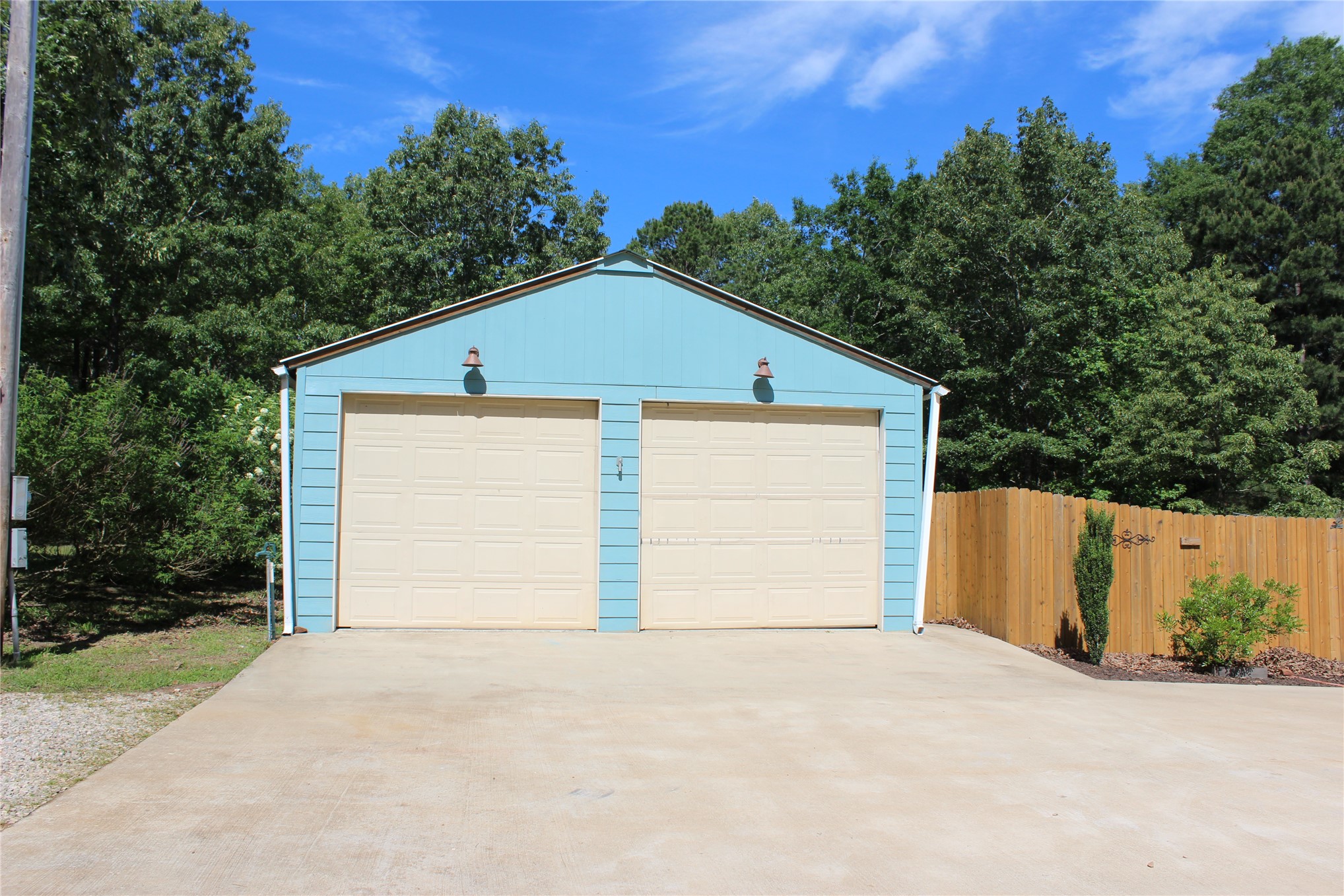 423118 E 1944 Lane Property Photo 5