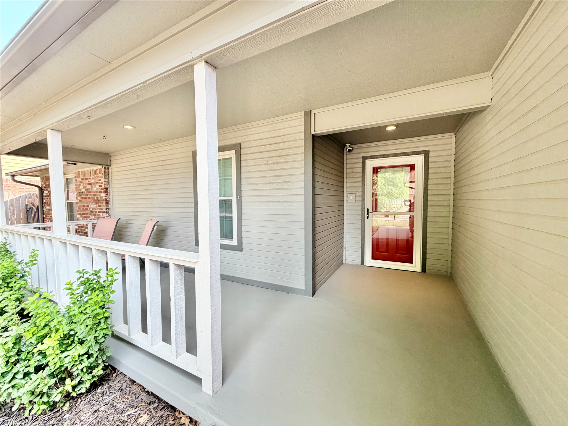 12402 E 77th Street N Property Photo 5