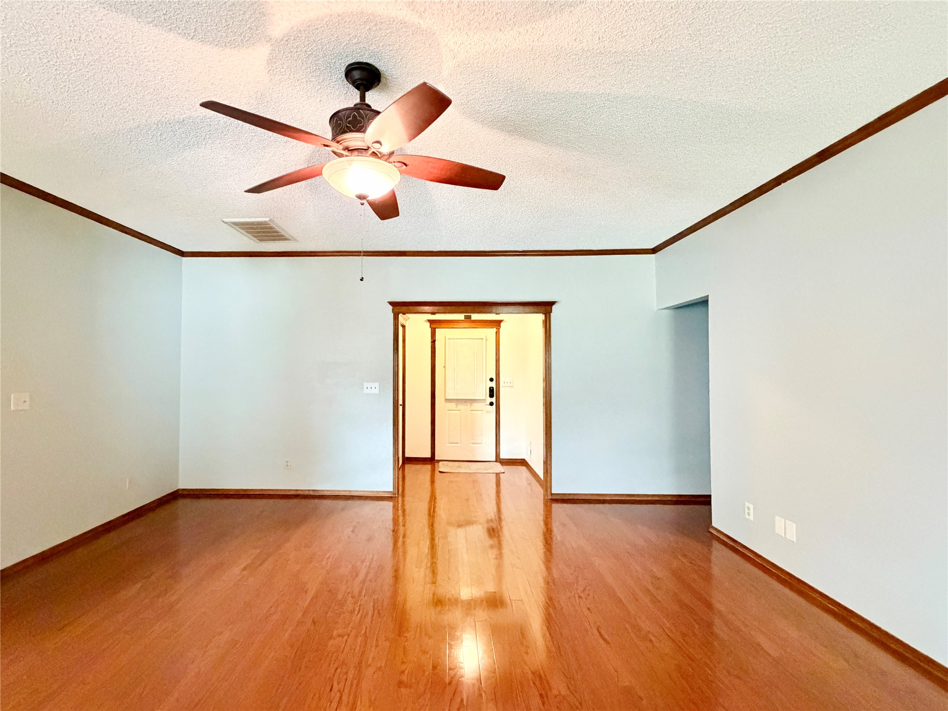 12402 E 77th Street N Property Photo 9
