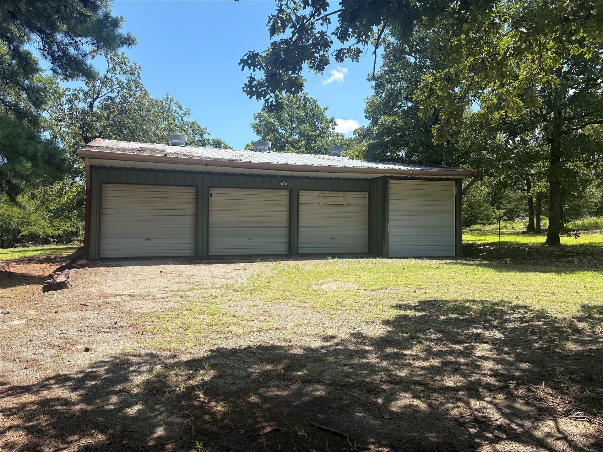 979 County Line Road Property Photo 4
