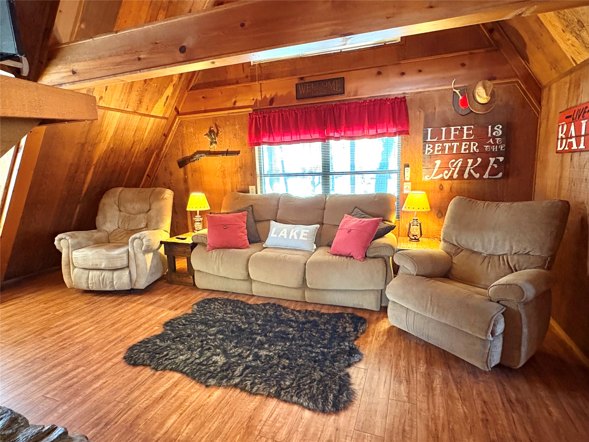 979 County Line Road Property Photo 10