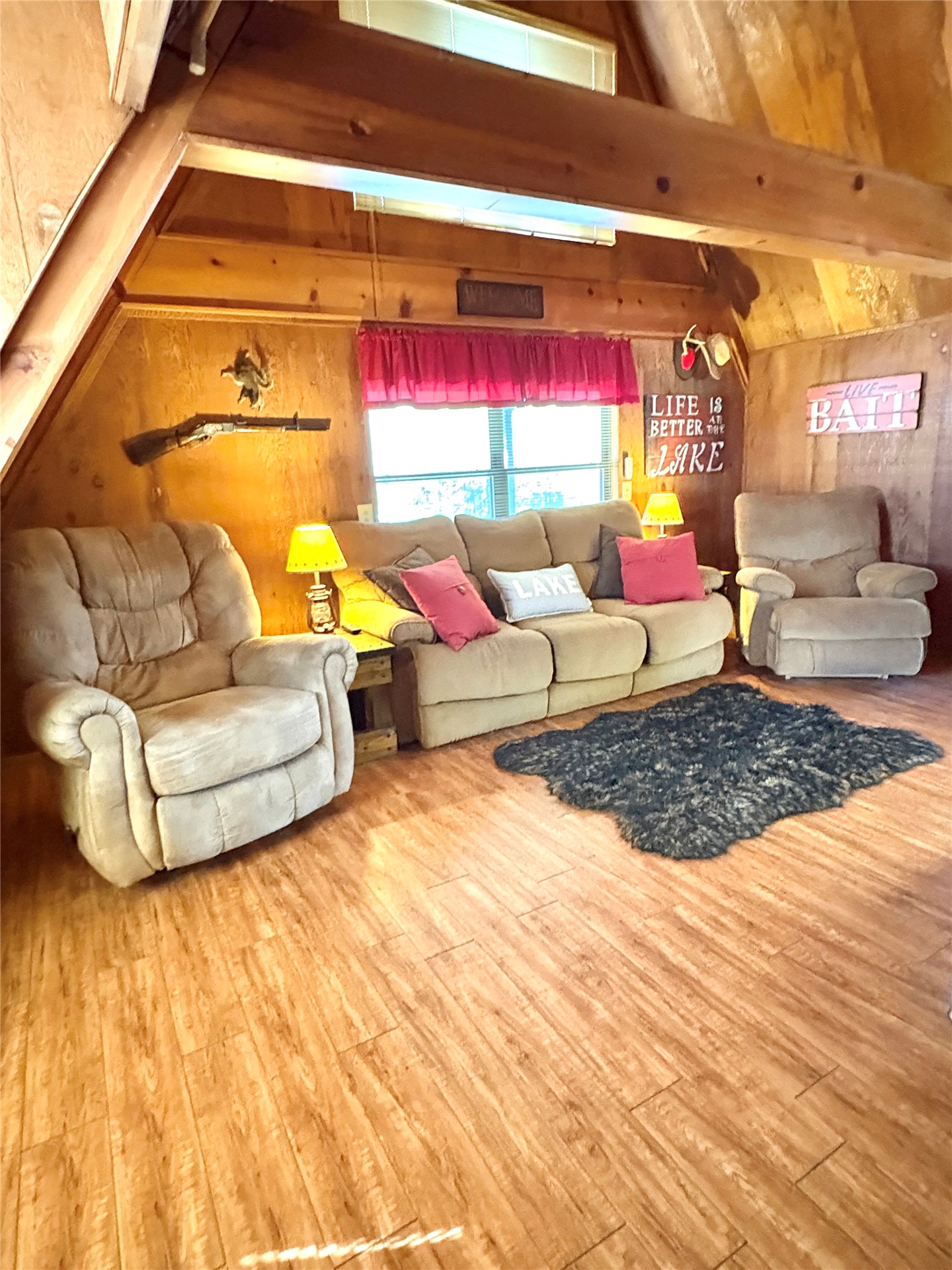 979 County Line Road Property Photo 11