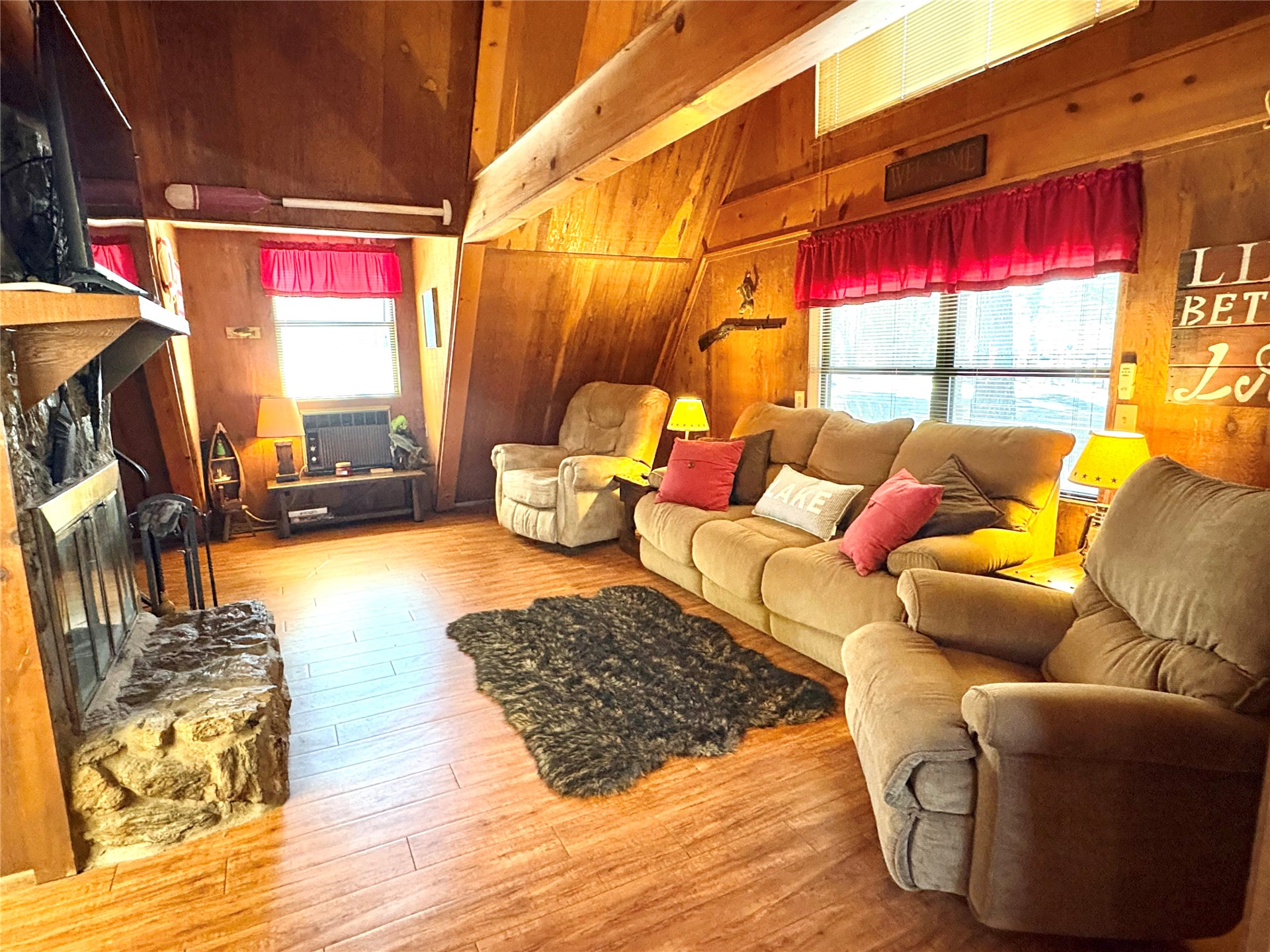 979 County Line Road Property Photo 12
