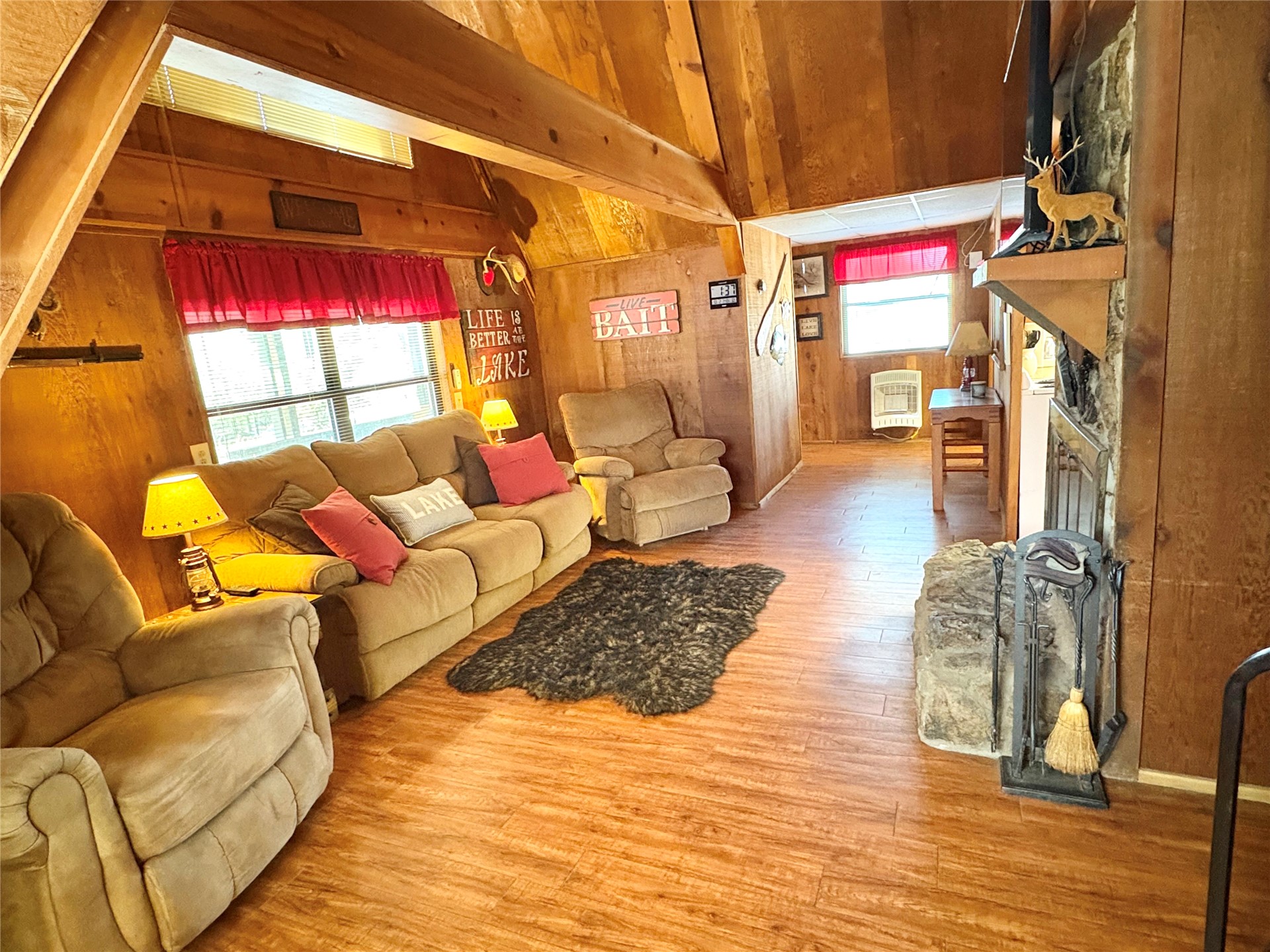 979 County Line Road Property Photo 13
