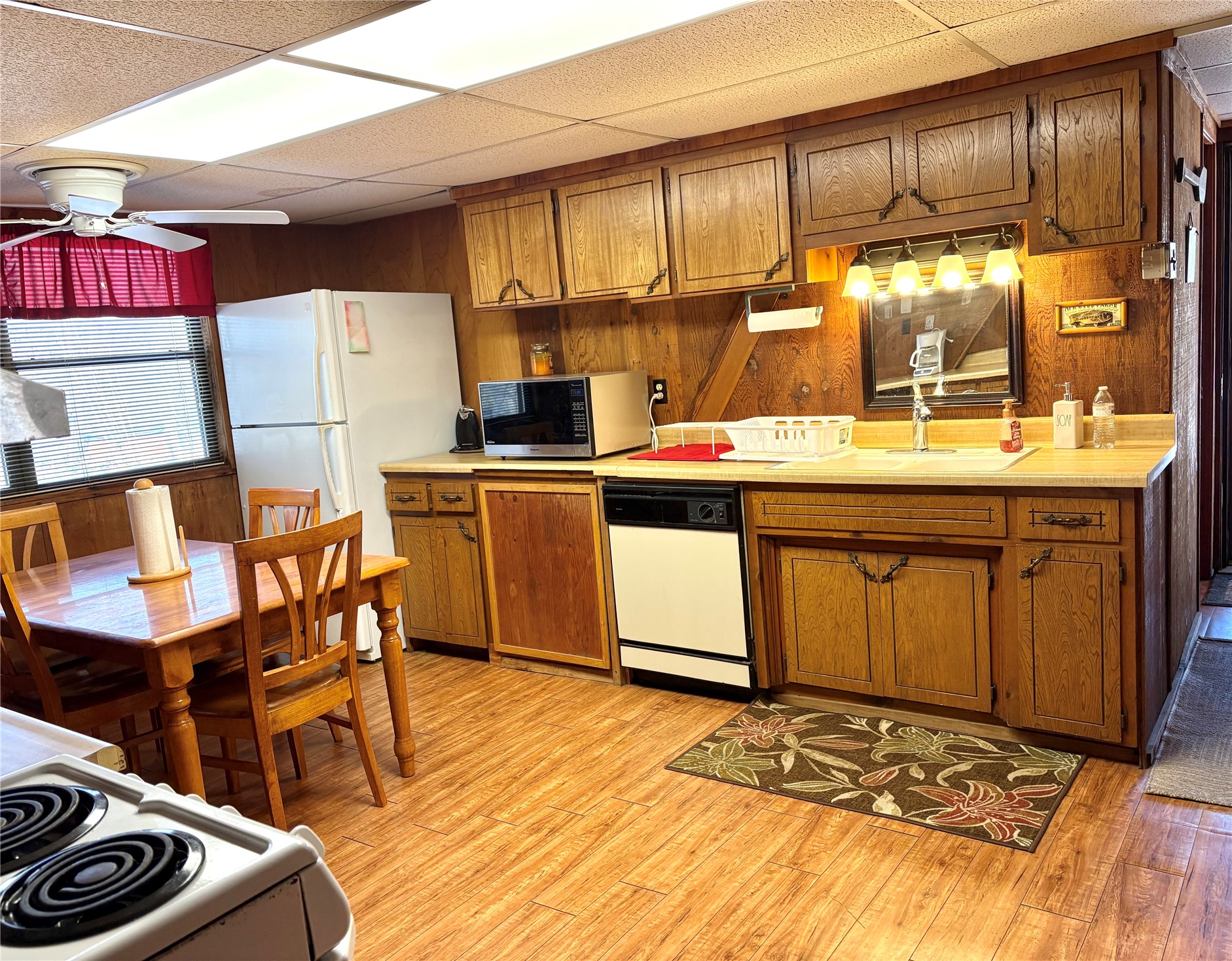 979 County Line Road Property Photo 19