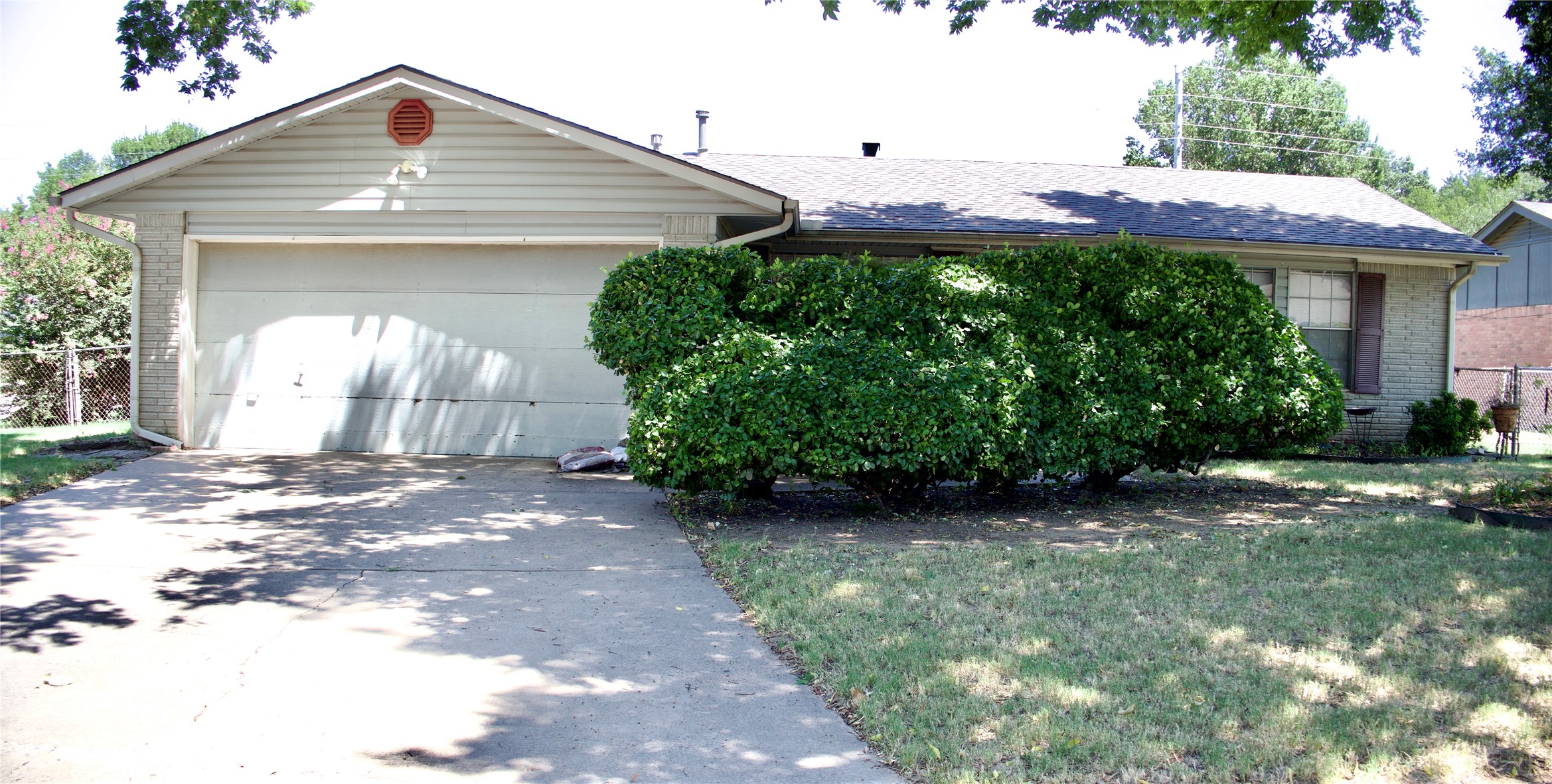 4301 S Ash Avenue Property Photo 1