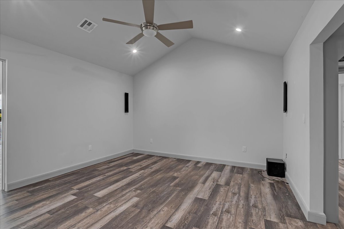 662 Se 4439 Loop Property Photo 74