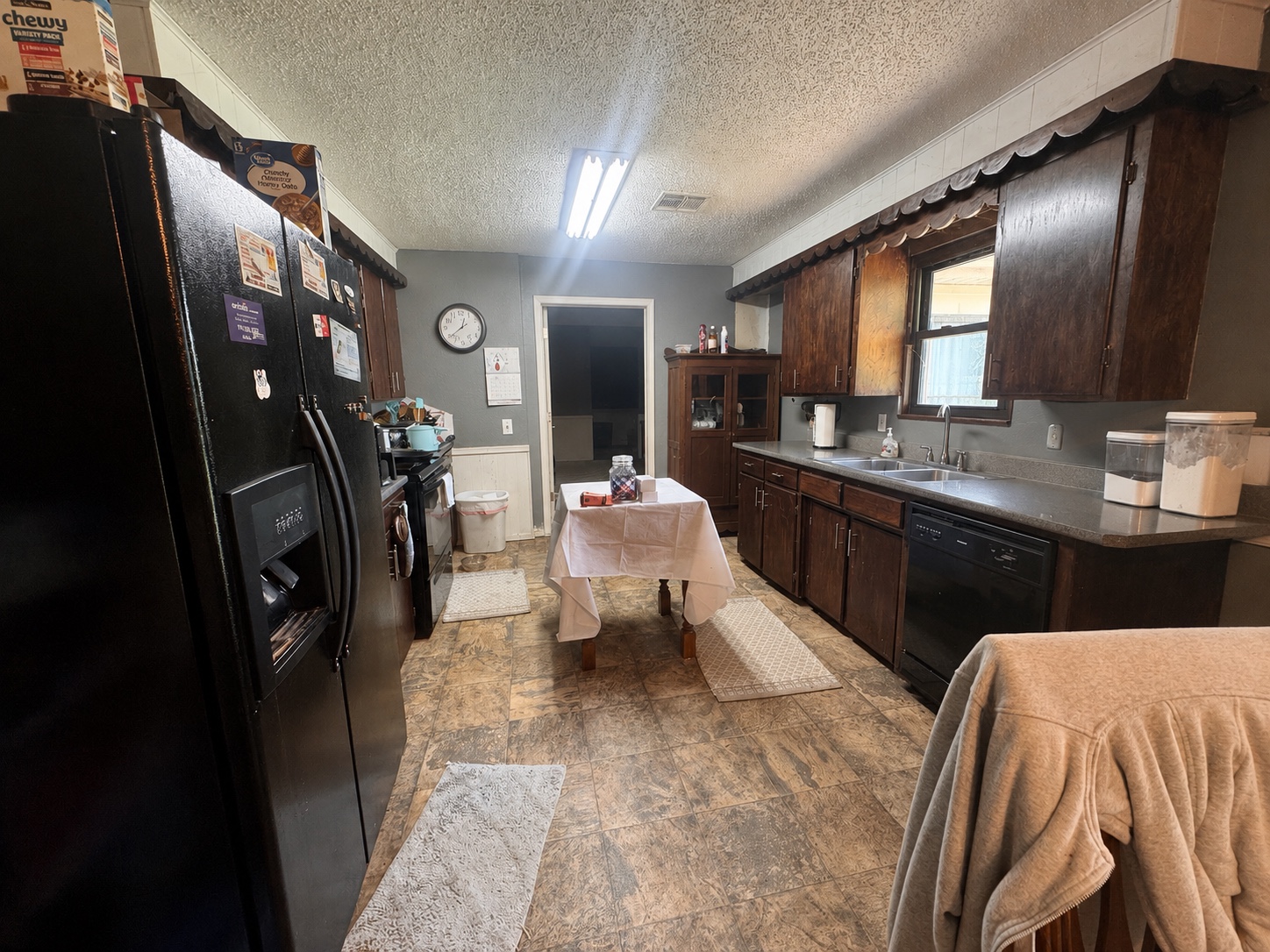 6350 Border Avenue Property Photo 4
