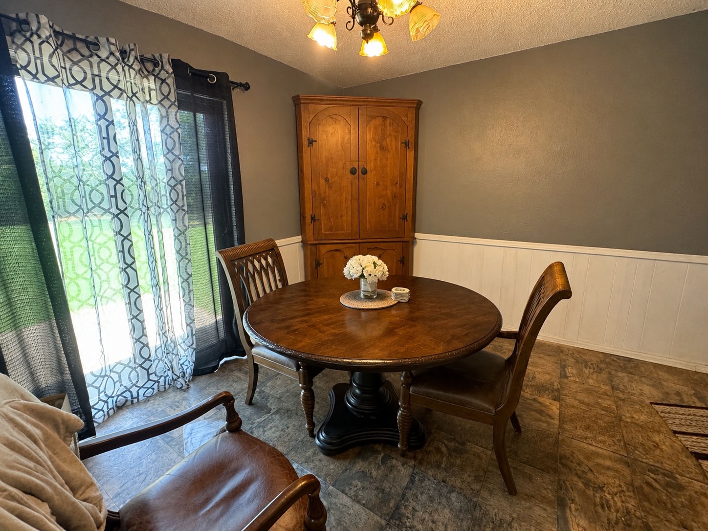 6350 Border Avenue Property Photo 5