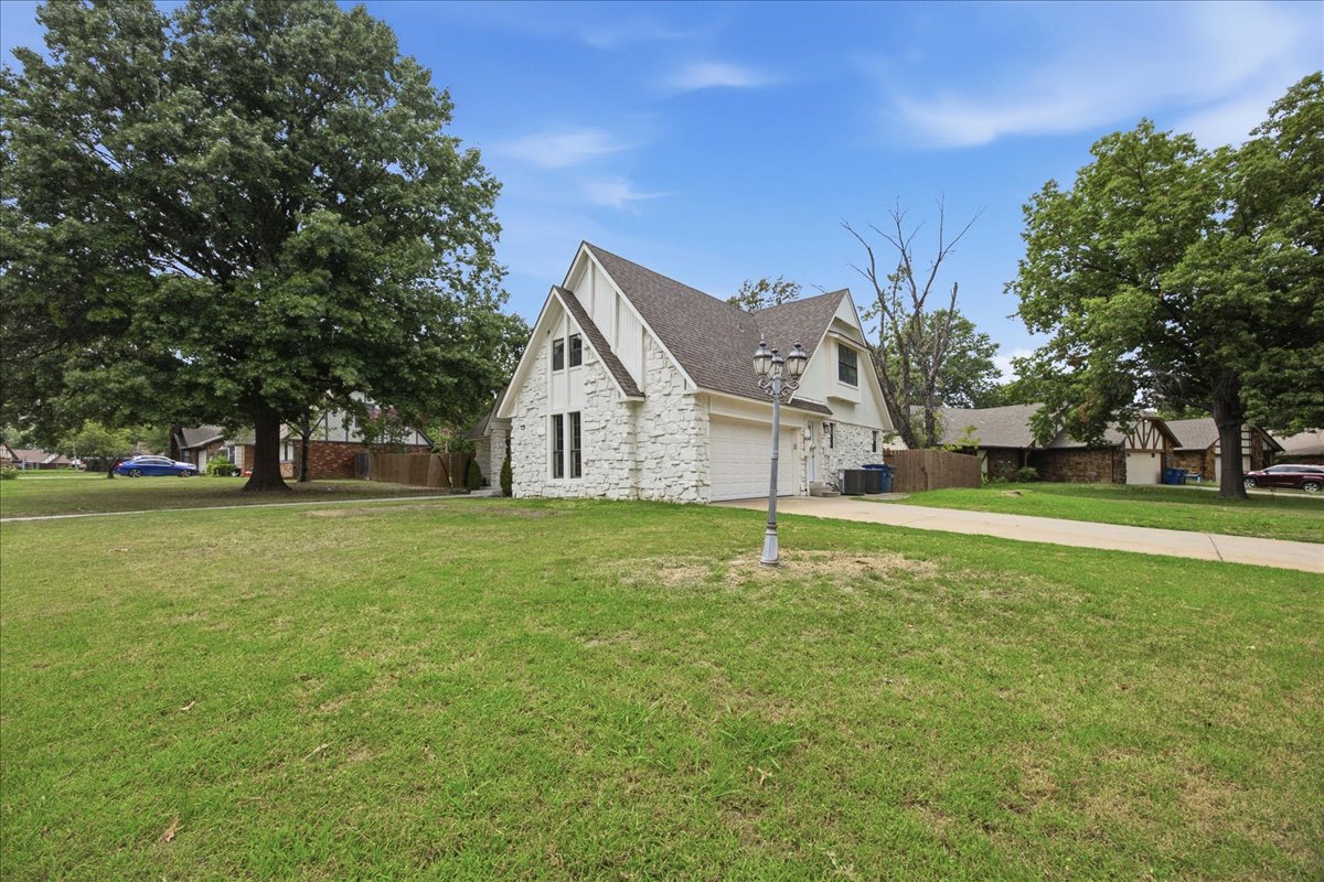11033 E 66th Street Property Photo 3
