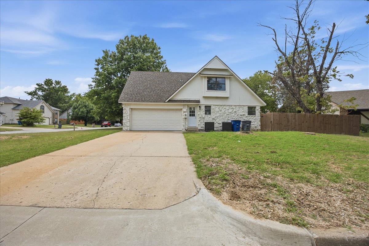 11033 E 66th Street Property Photo 5